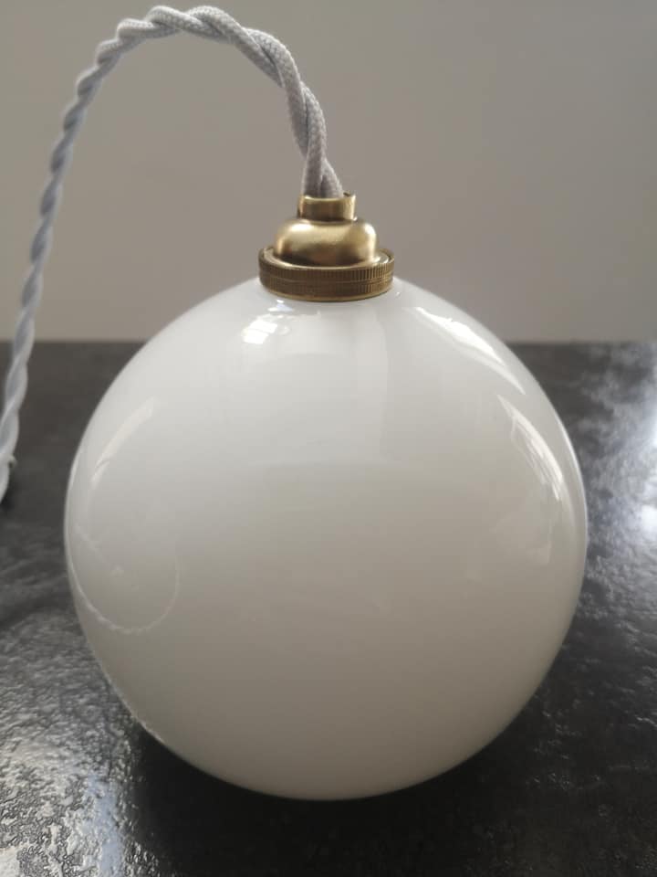 Suspension walkman old opaline white globe spirit night light 1930 Art Deco TBE Ø 13 cm