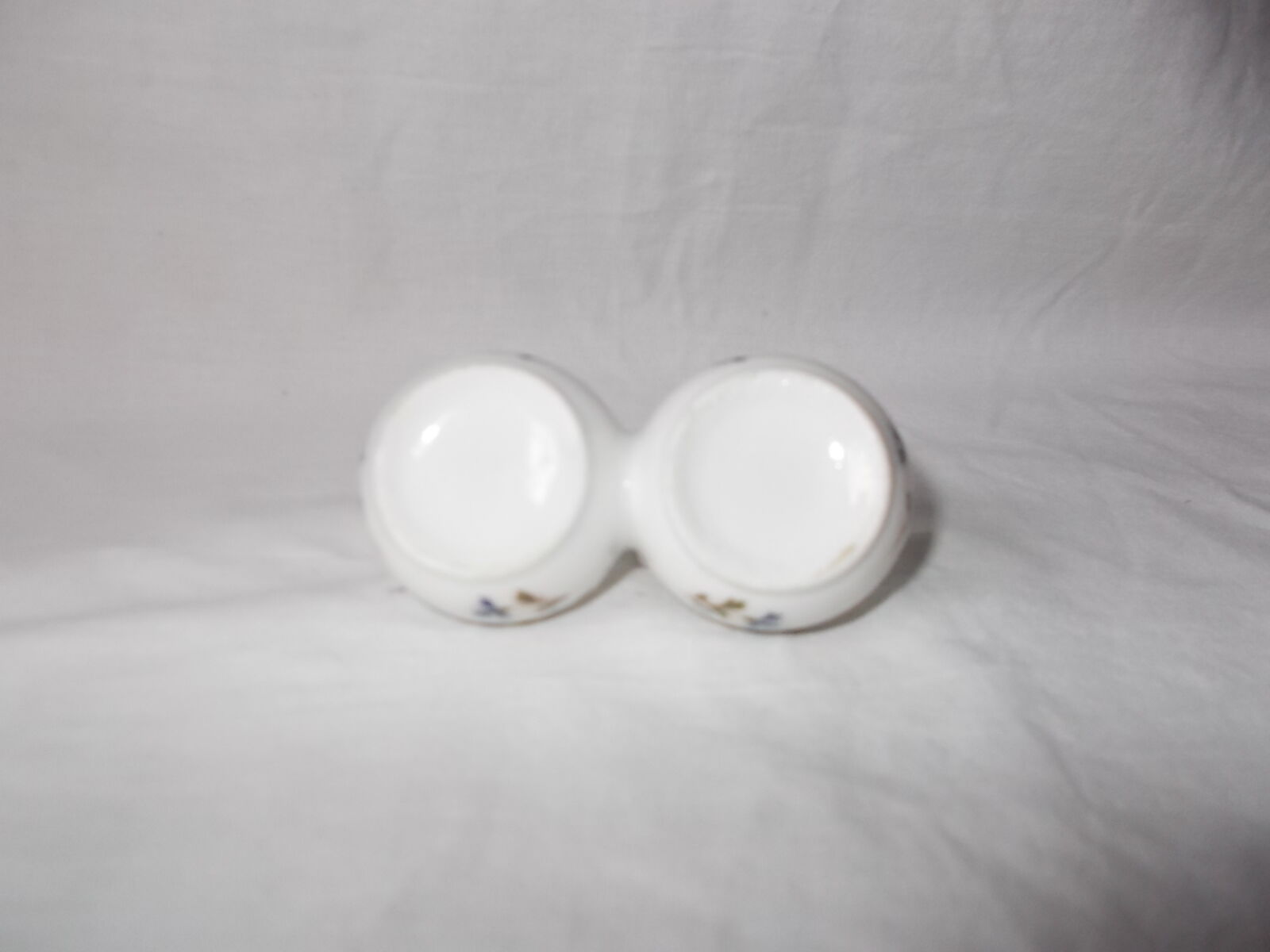 Porcelain pepper shaker