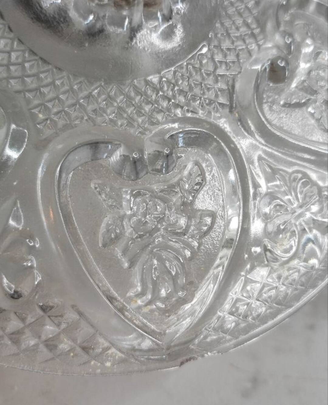 Bonbonnière vintage en verre ciselé