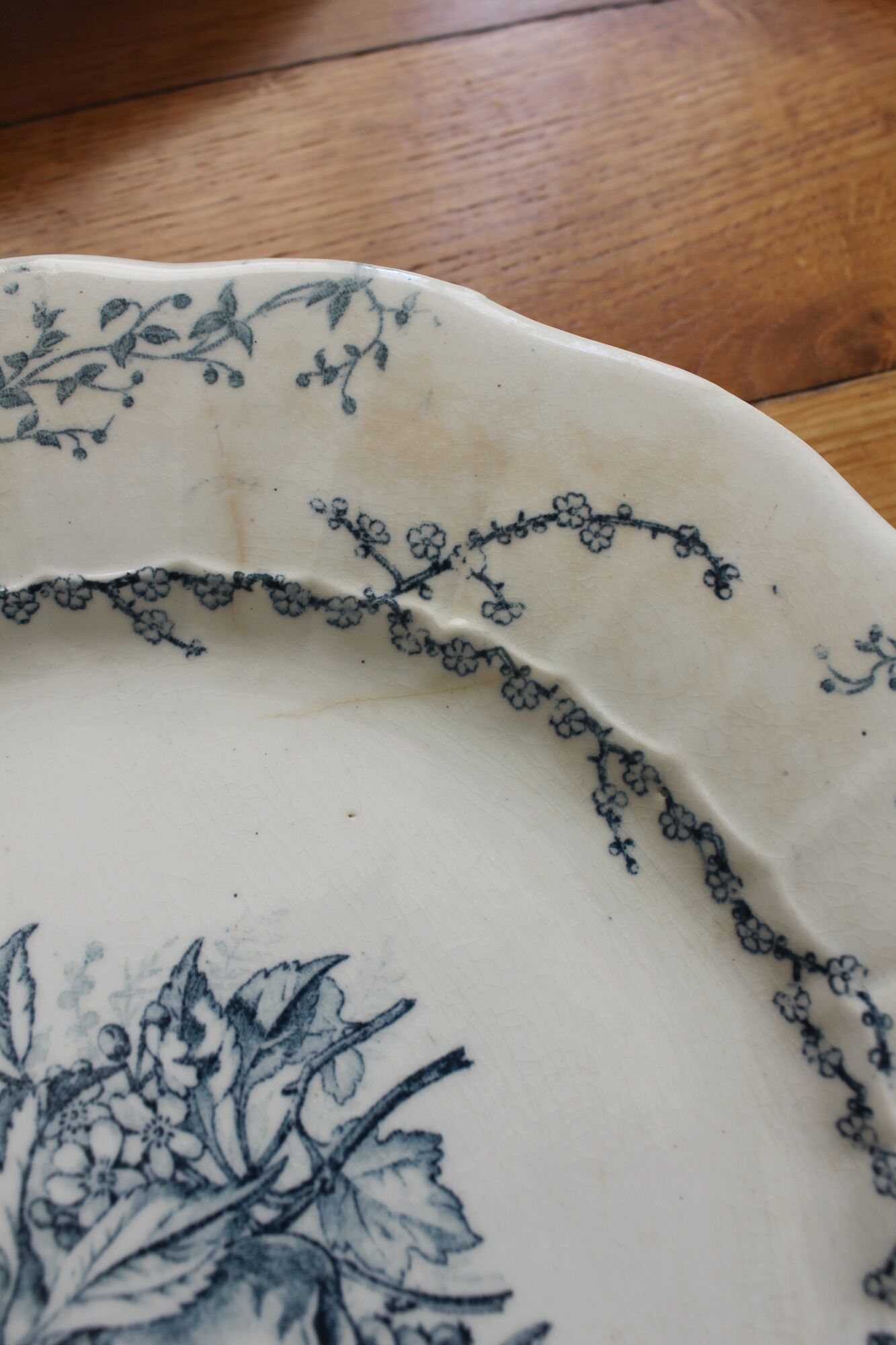 6 flat plates in iron earth Pompadour earthenware factory of Clairefontaine