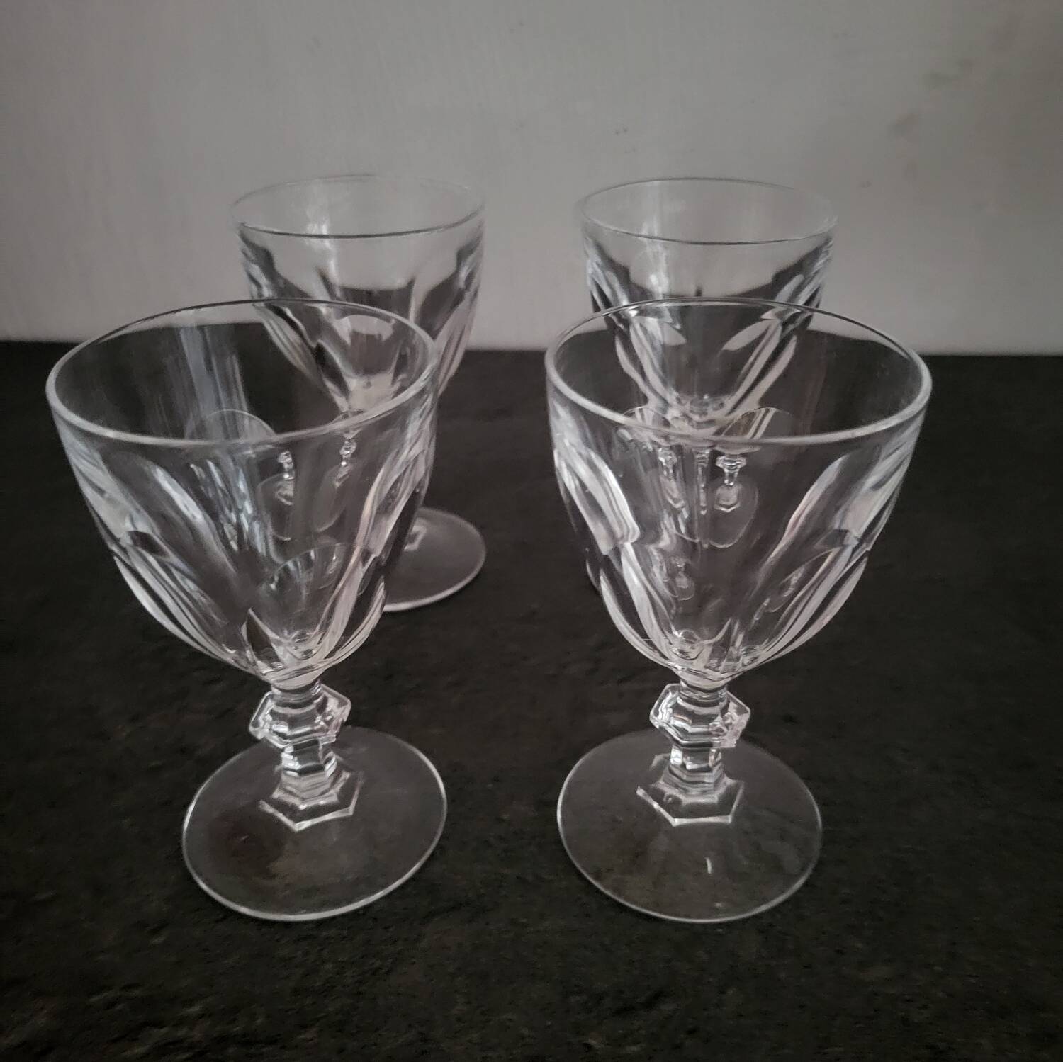 4 button-foot aperitif glasses model Rambouillet Christal d'Arques