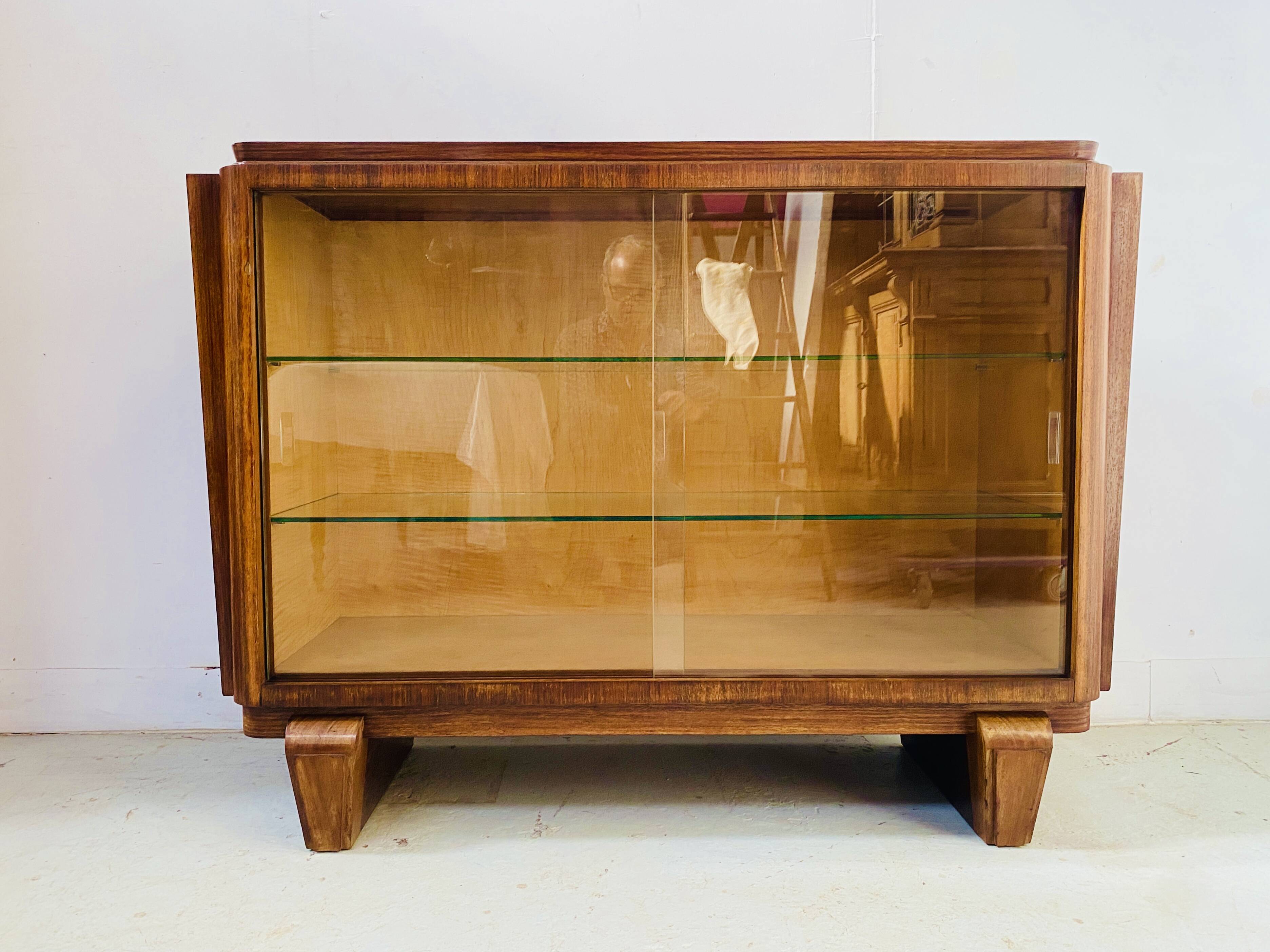 Art Deco display case in mahogany and veneer, 20th century