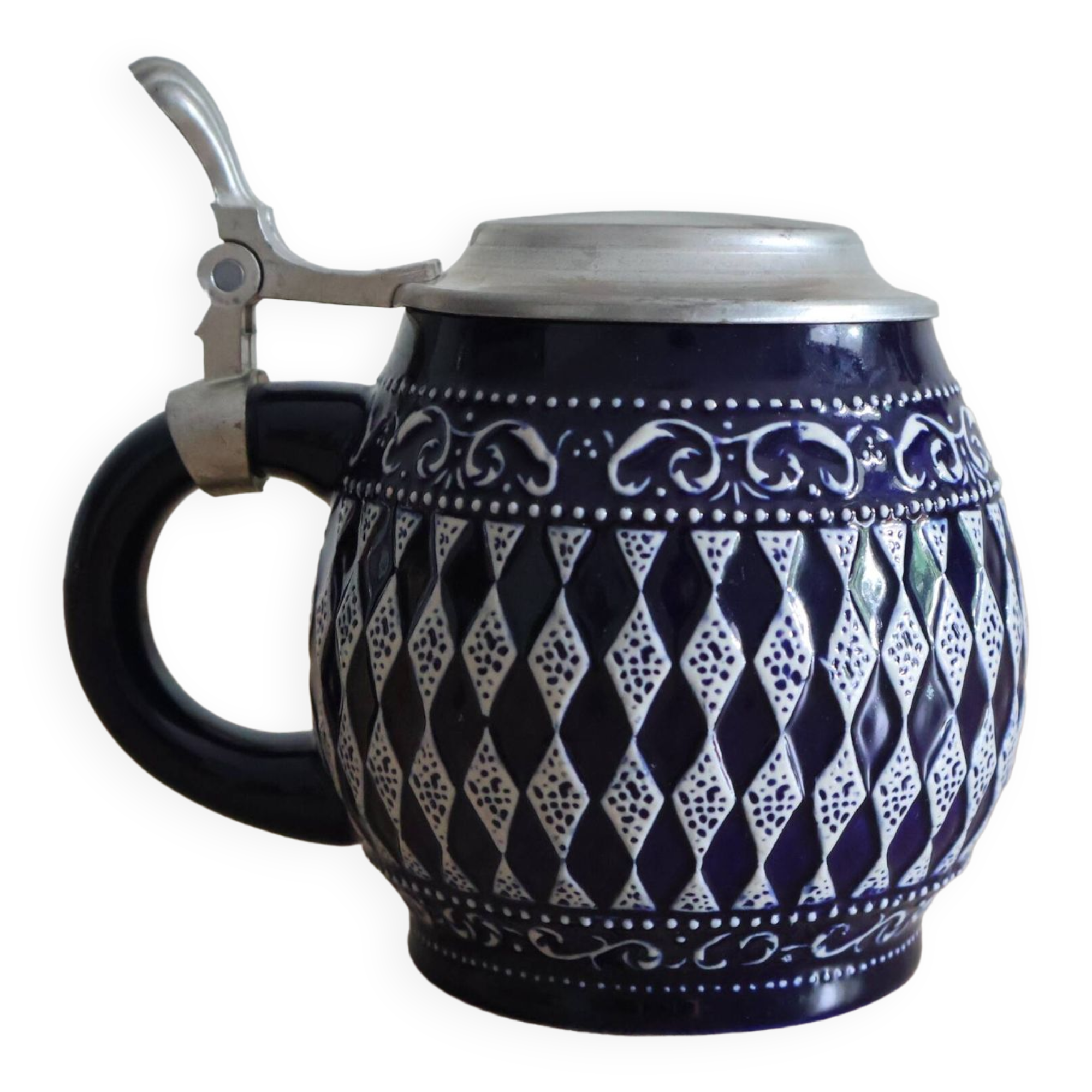 Beer mug with tin lid