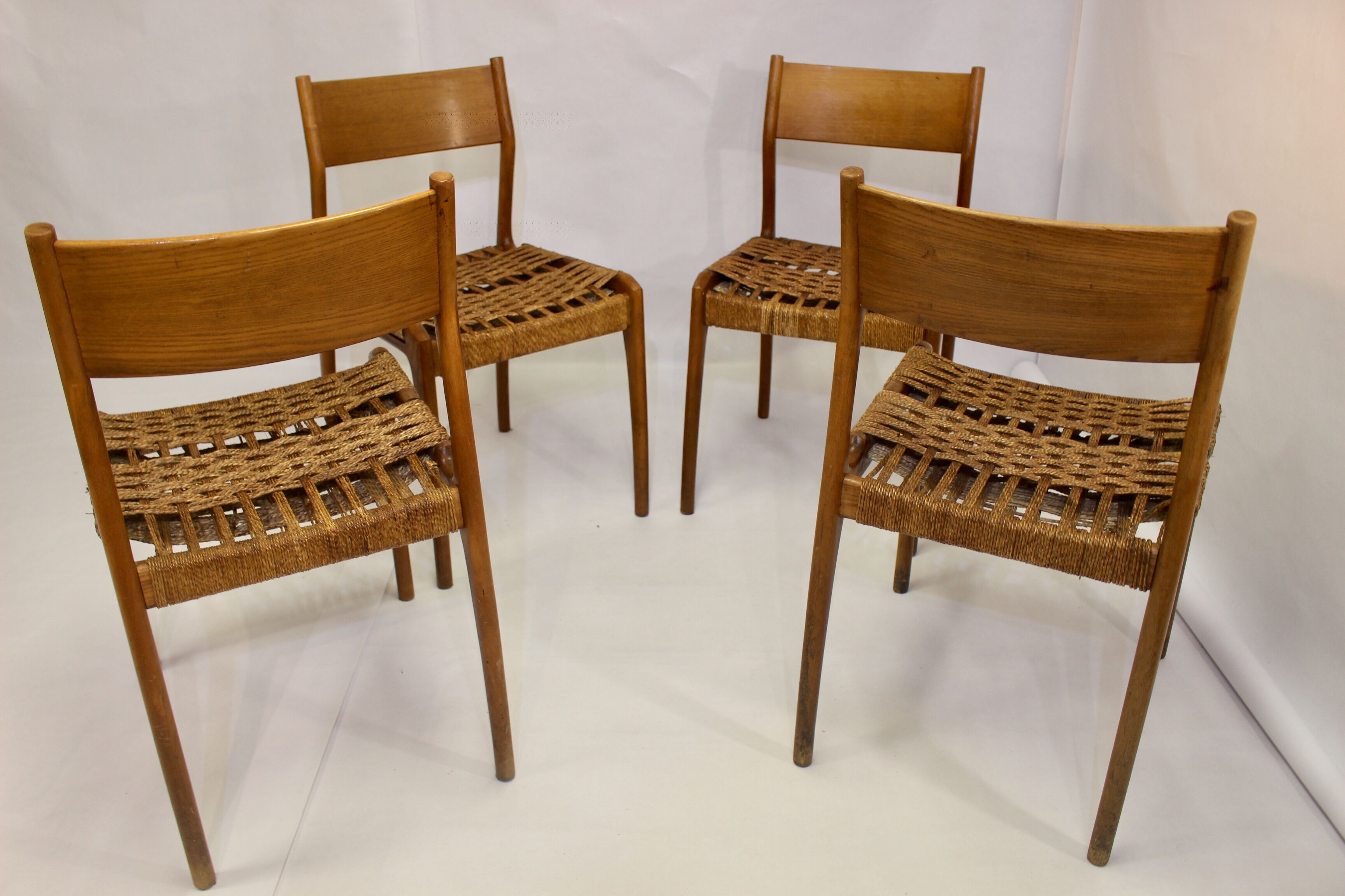Lot de 4 chaises en chêne design italien de Consorzio Sedi Friuli 1960