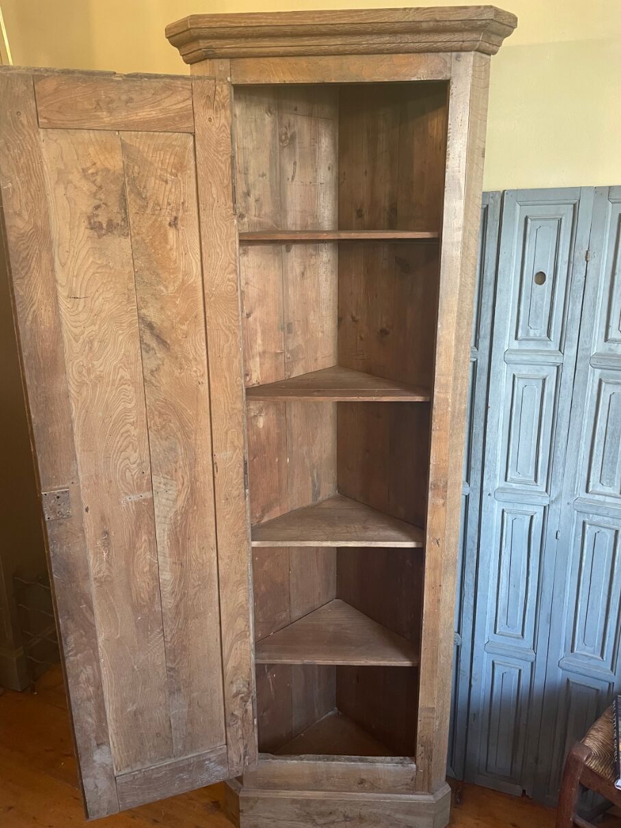 Armoire d'angle provinciale XIXe siècle noyer/chêne