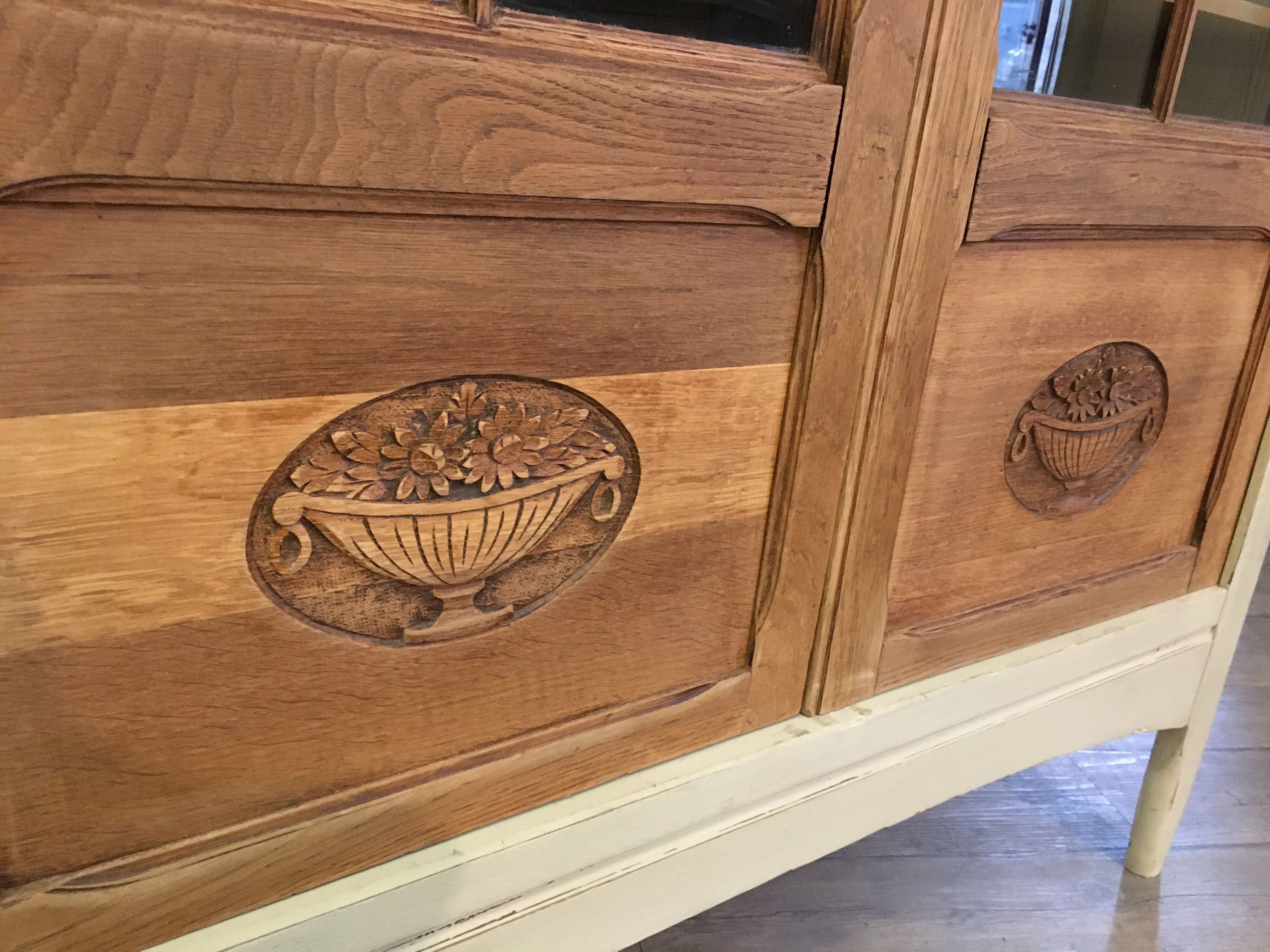 Old art deco showcase