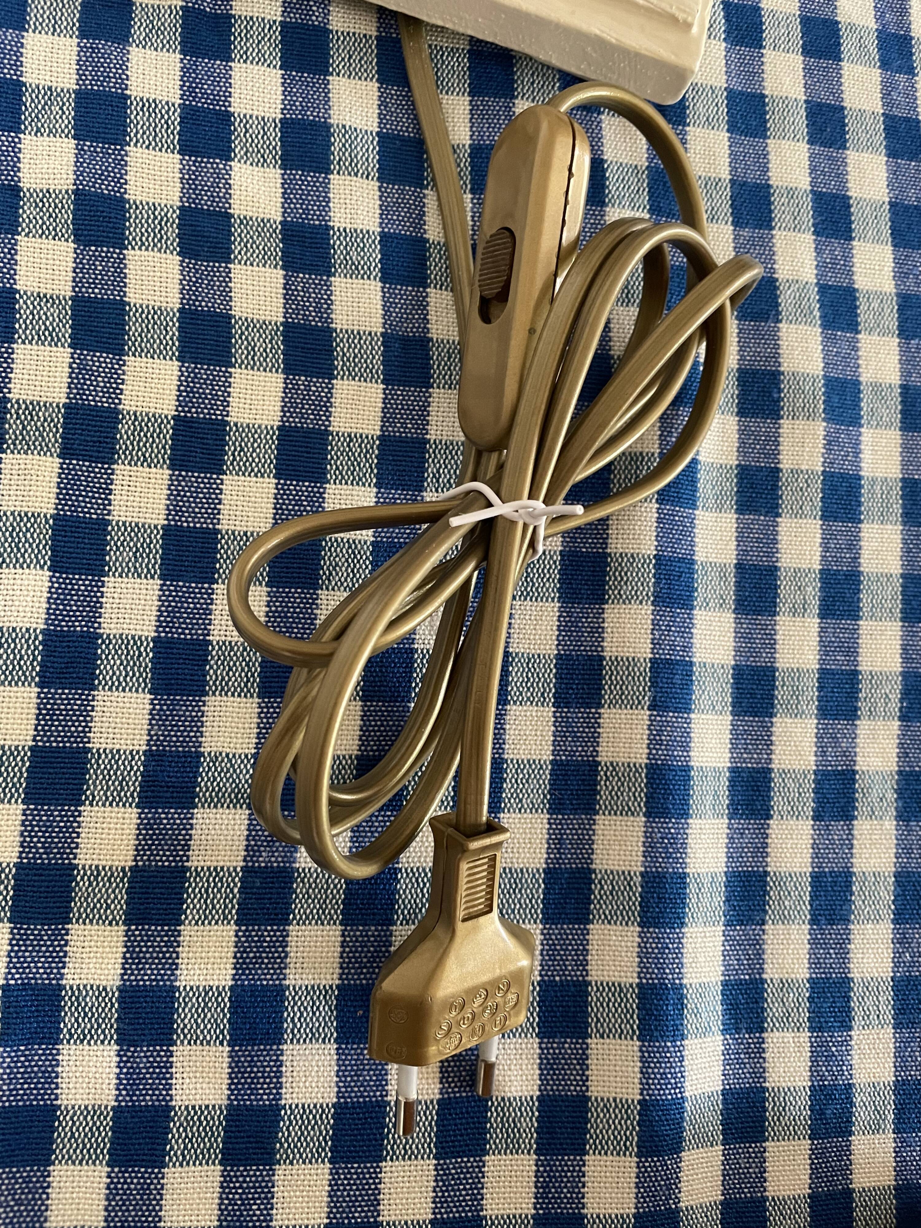 Lampe en bois sculpté Blanc d’Ivoire