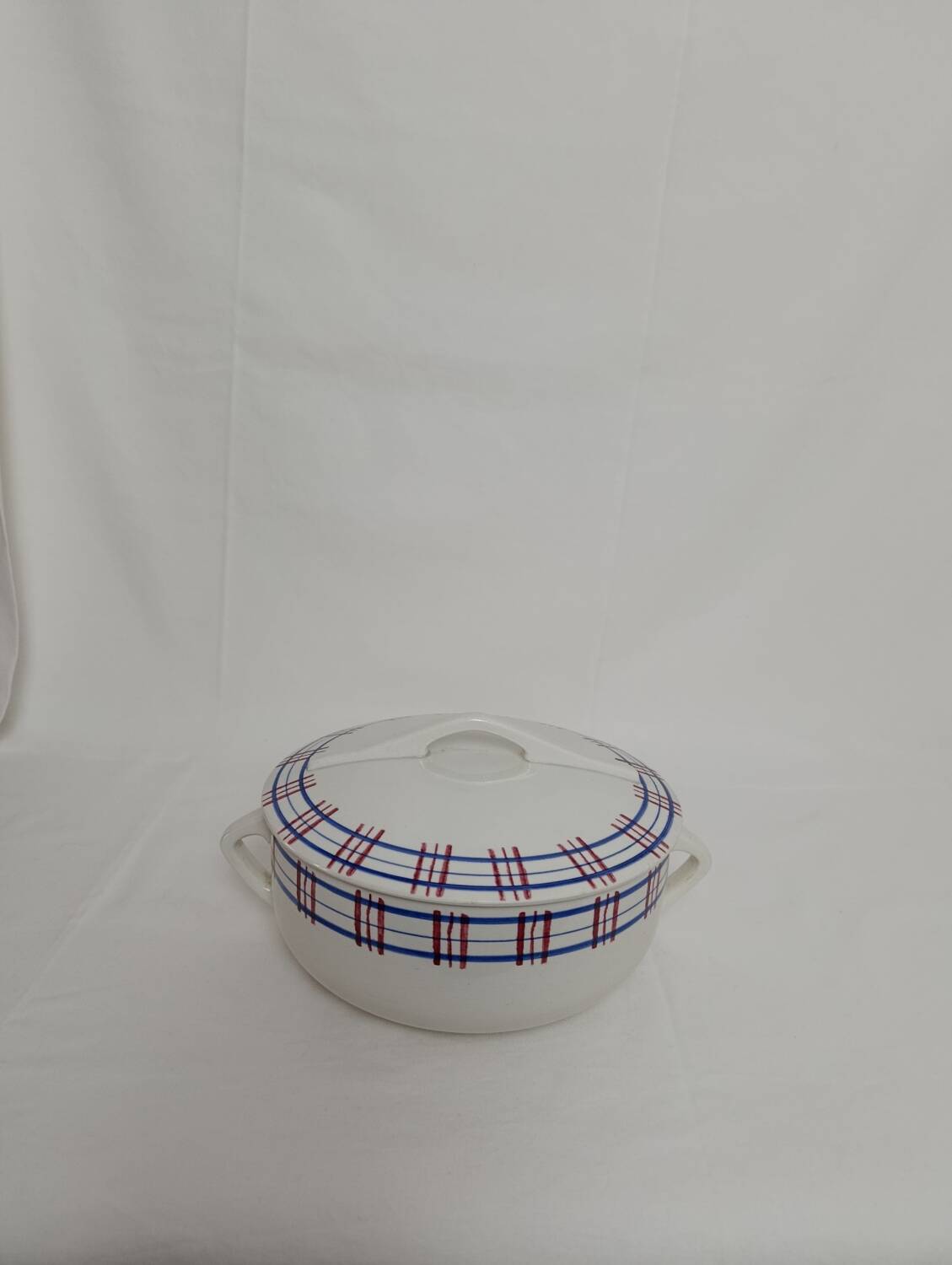 Soup tureen