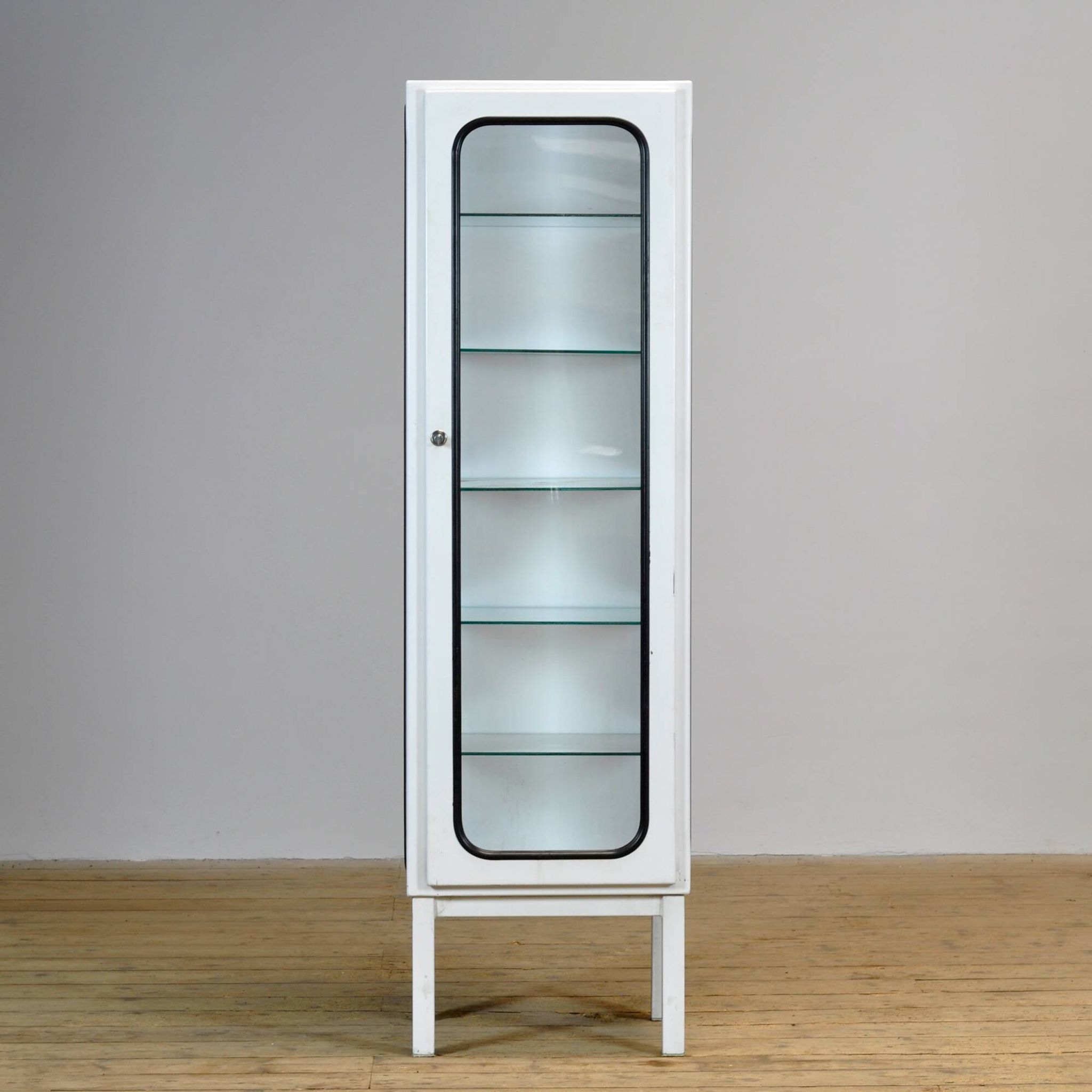 Cabinet médical vintage, années 1970