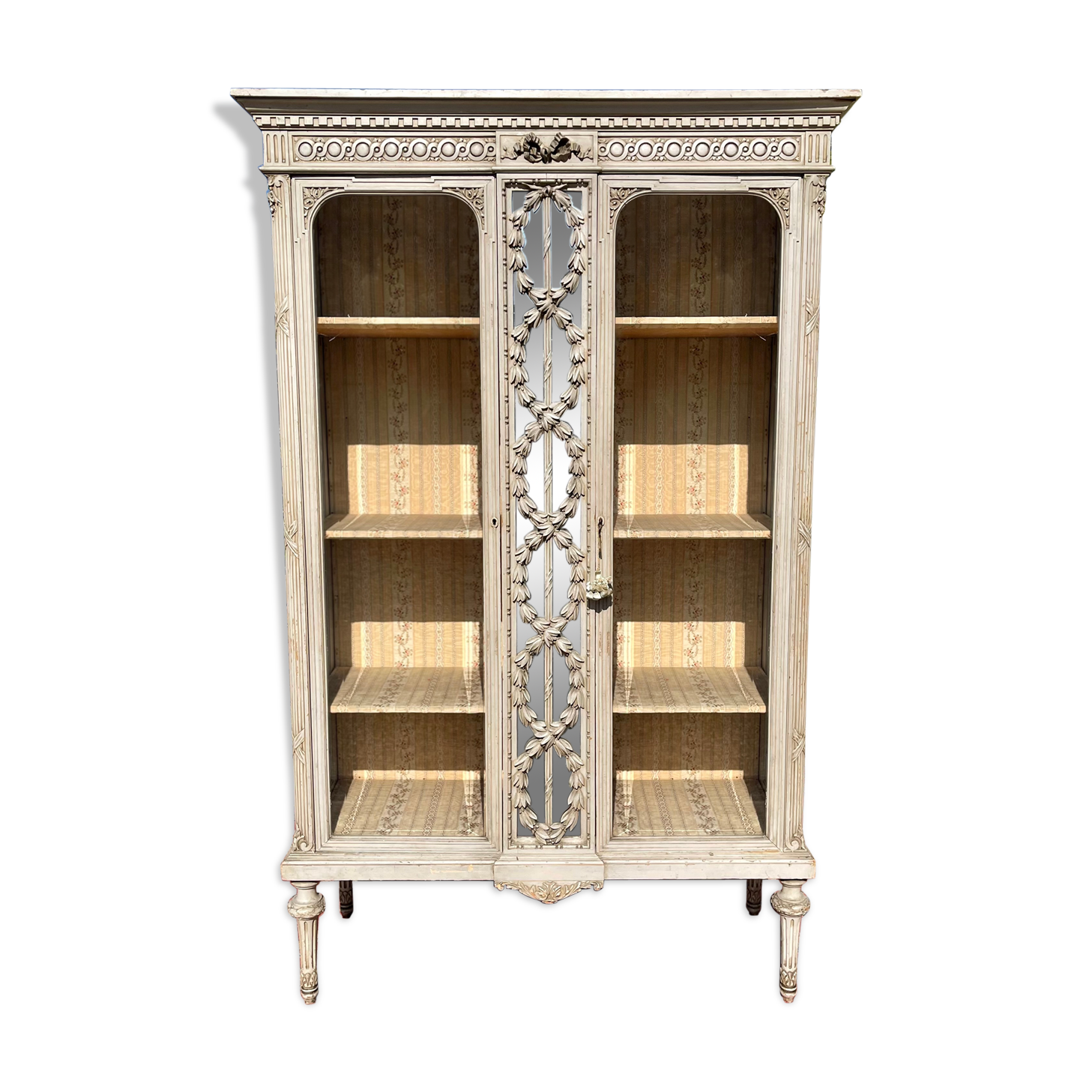 Laquered showcase Carved