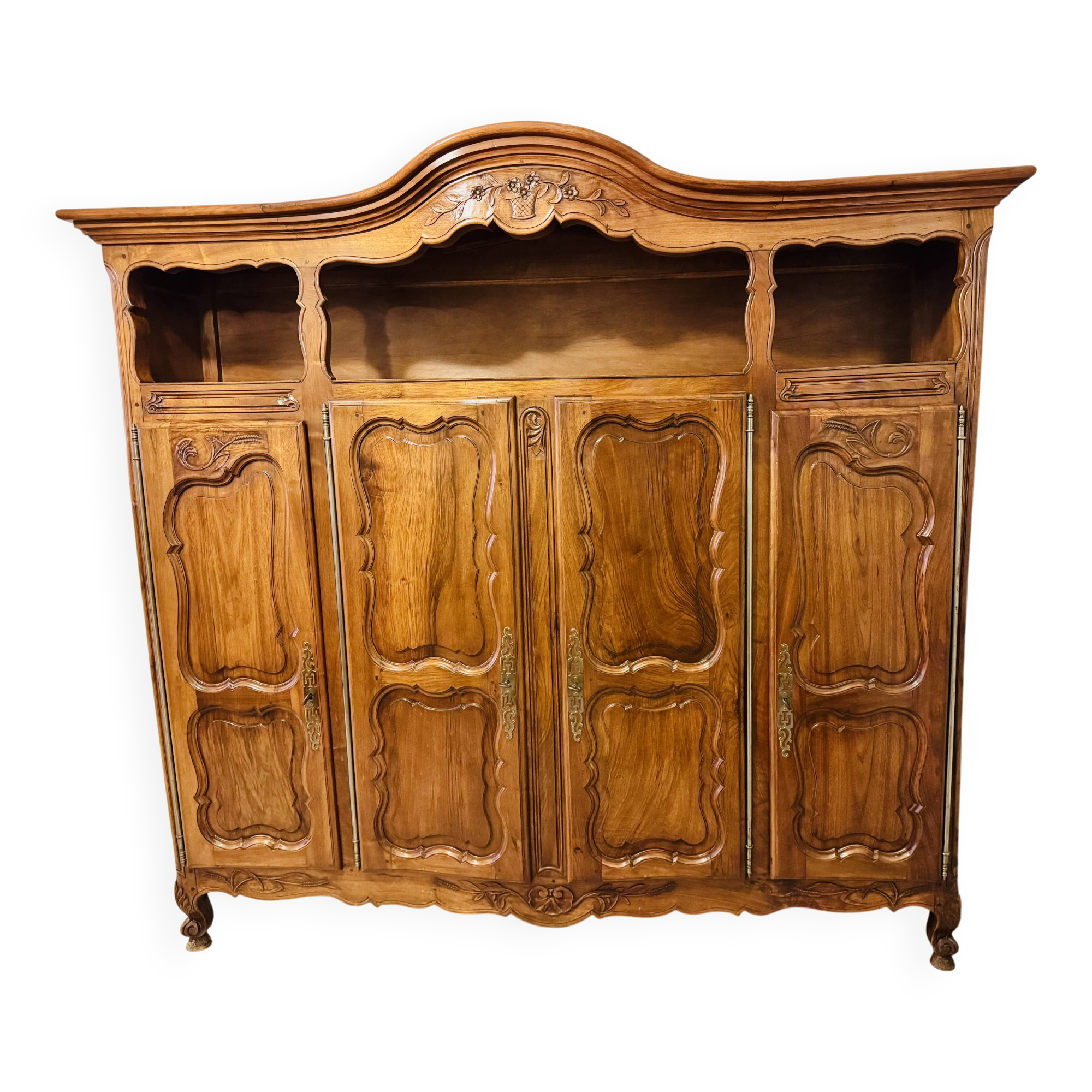 Magnificent two-body sideboard in carved walnut, Louis XV style.