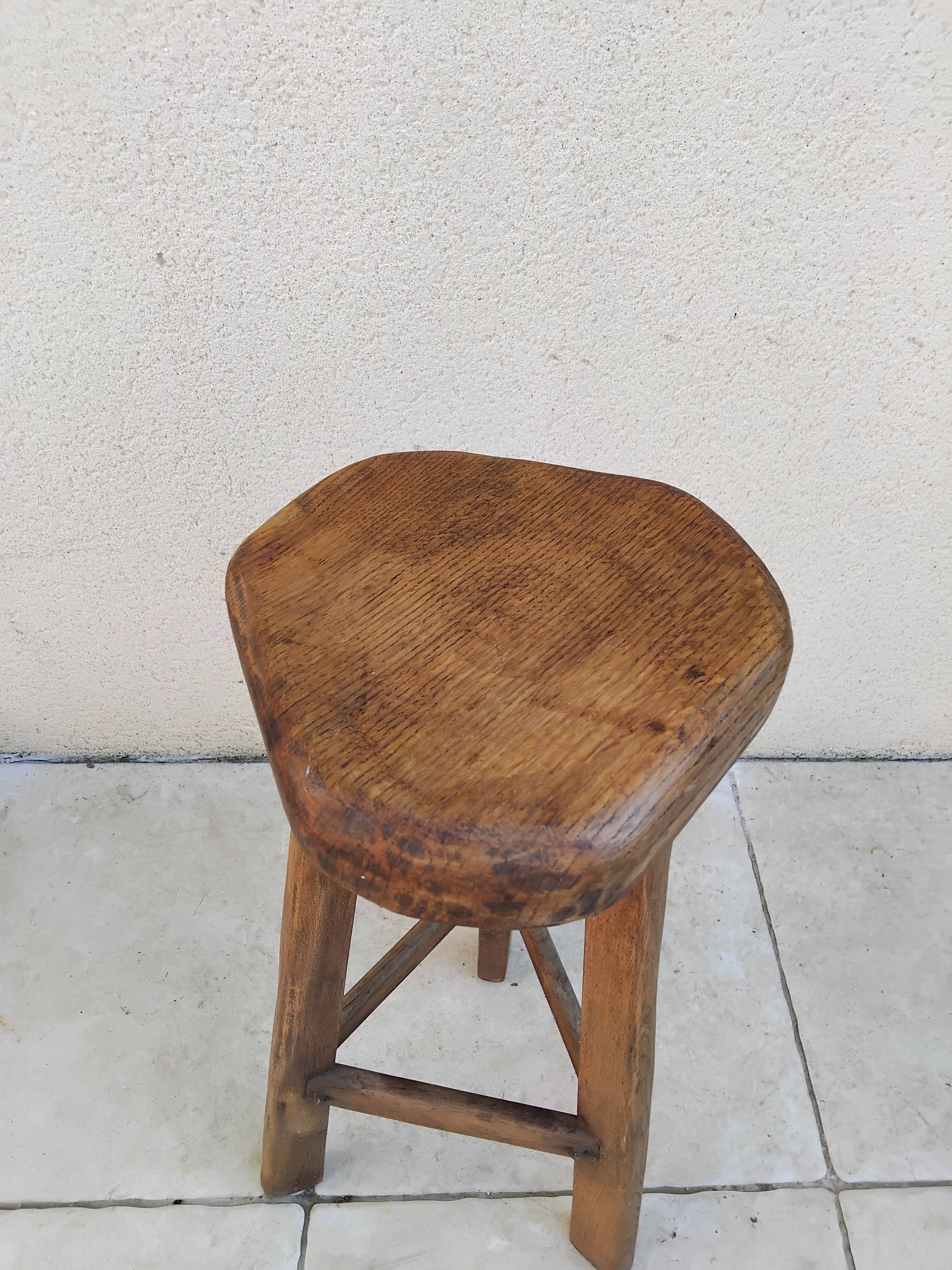 Tabouret bar brutaliste tripode vintage