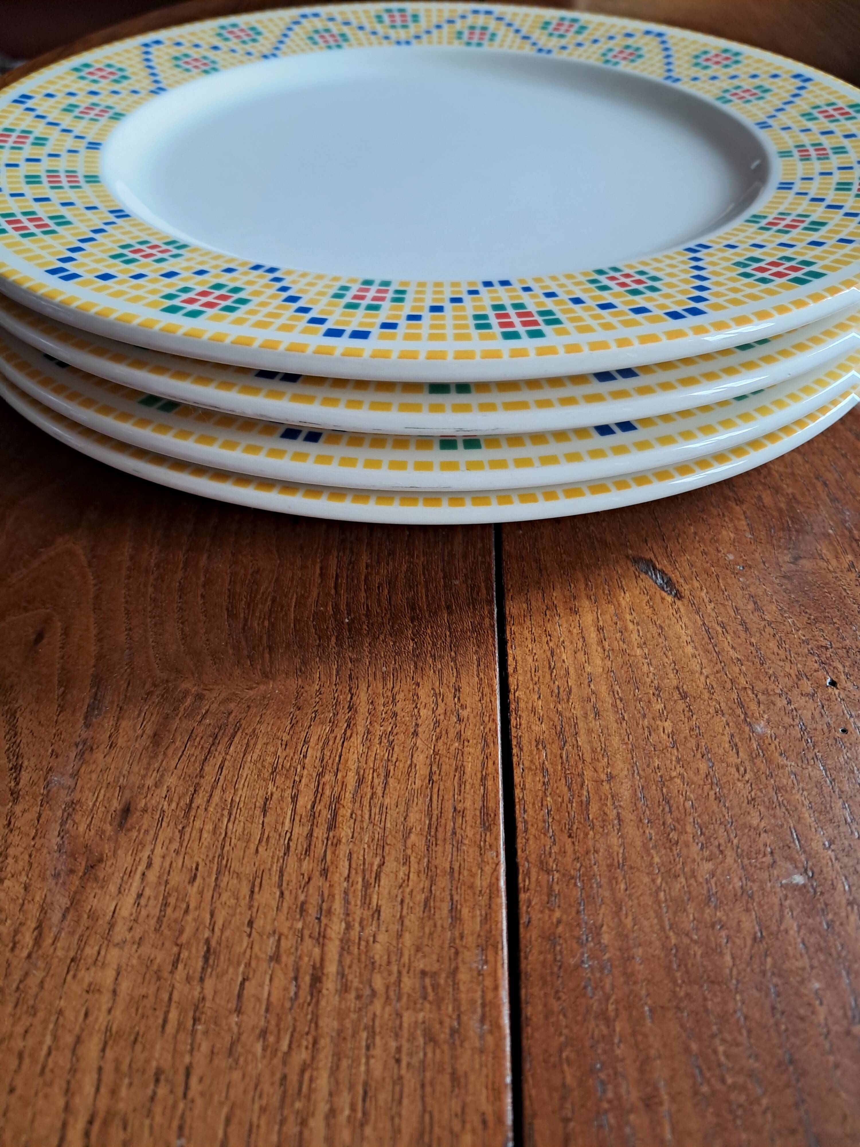 Four Pagnossin dinner plates. Italy