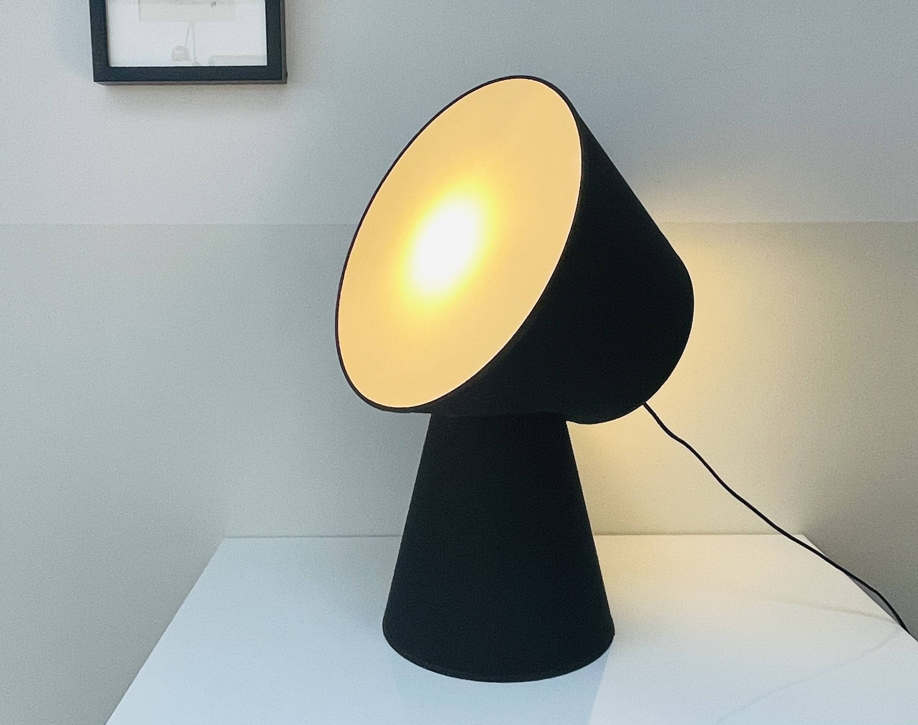 Sculptural black table lamp – Italian design spirit / Habitat