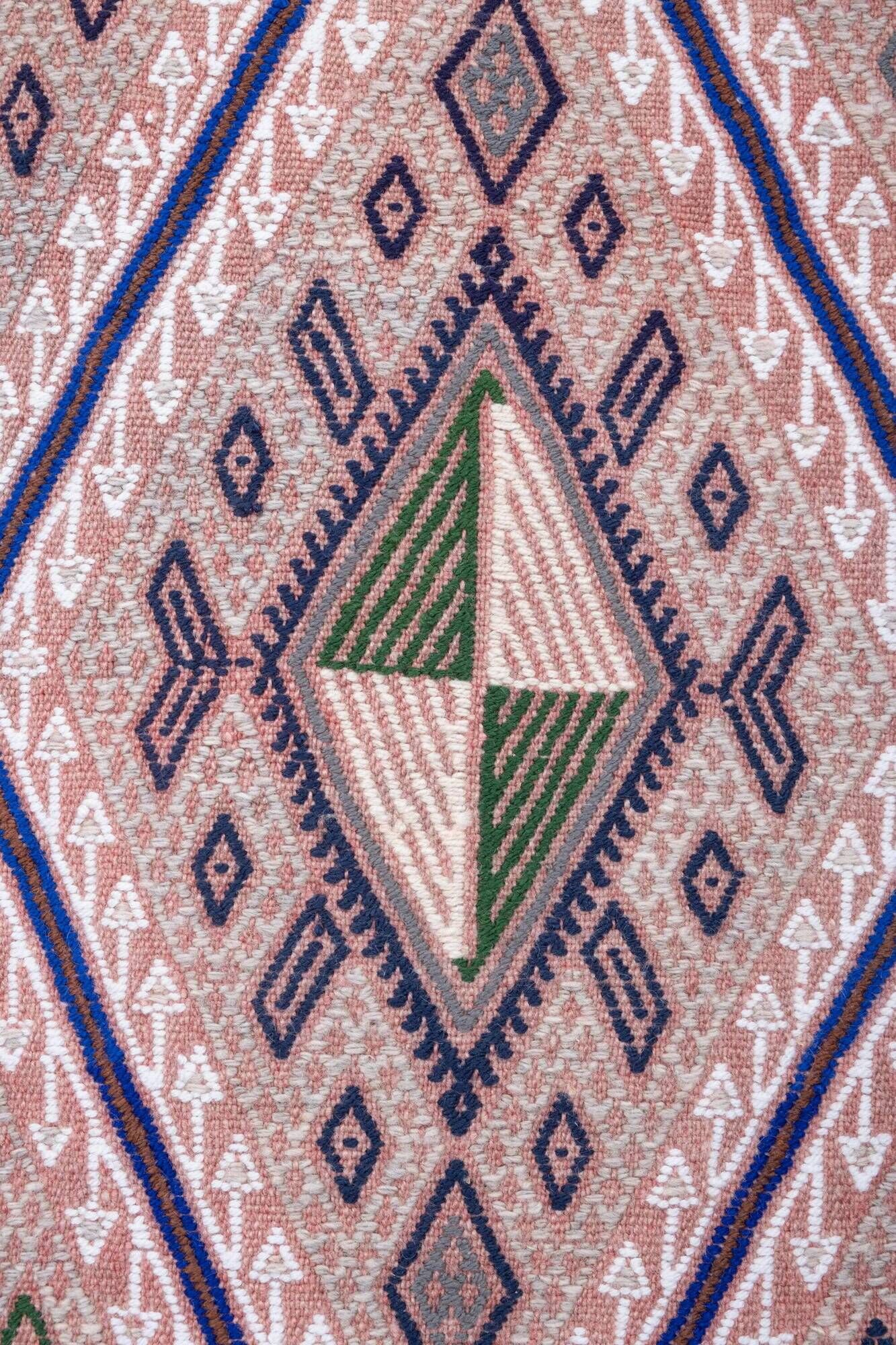 Vintage Turkish kilim, handwoven, 170x217 cm.