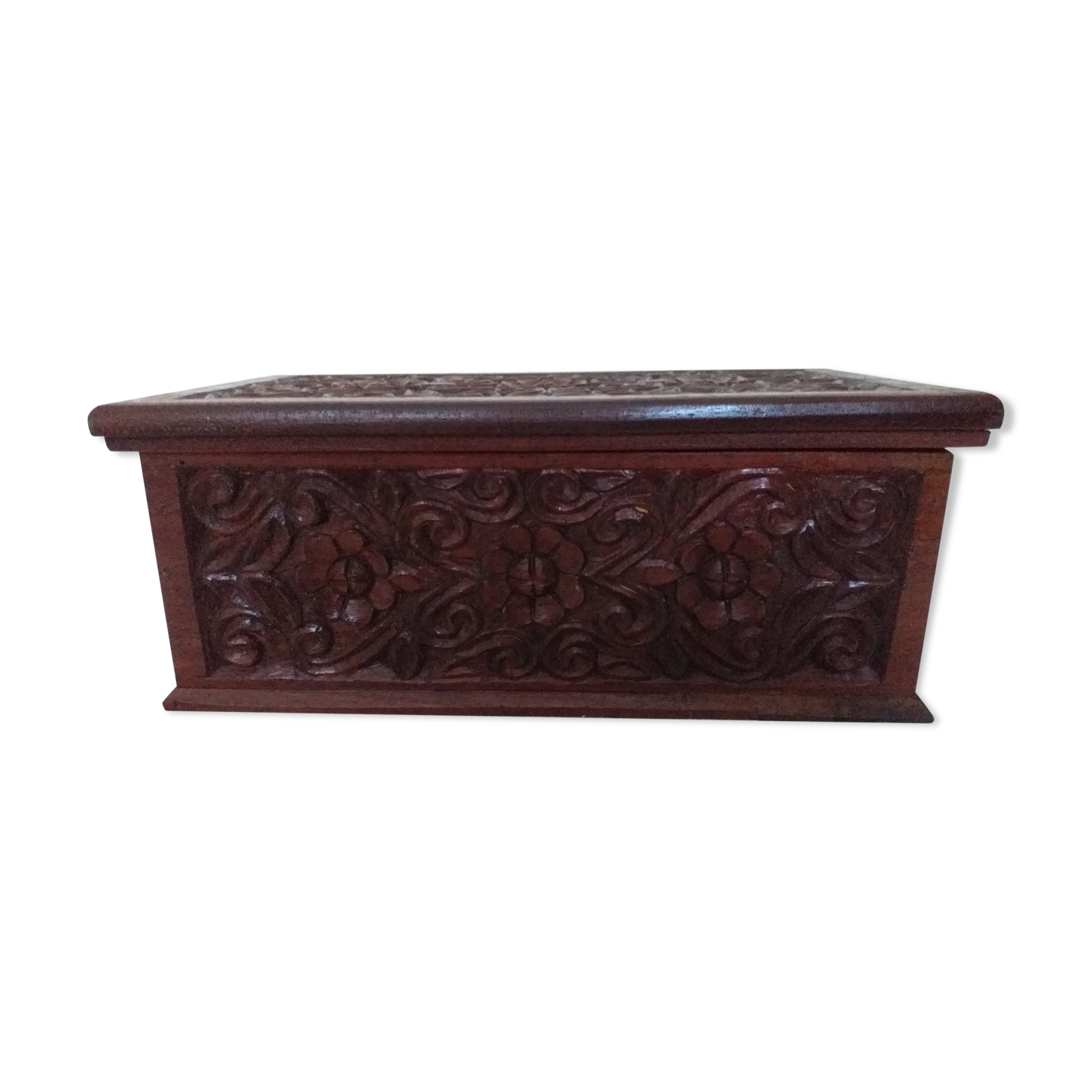 Coffre à bijoux sculpté