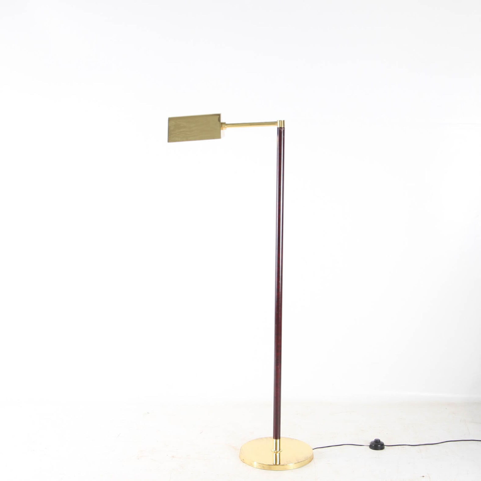Lampadaire en laiton et bois