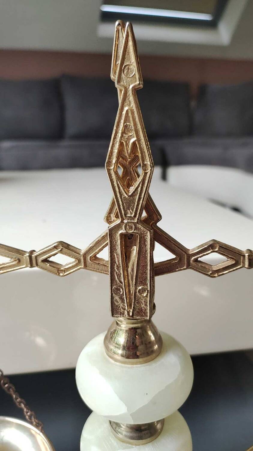Old decorative Scales of Justice. Onyx, marble/brass. From the 50s. Dim 29 x 30 cm