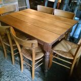Oak table with turned legs