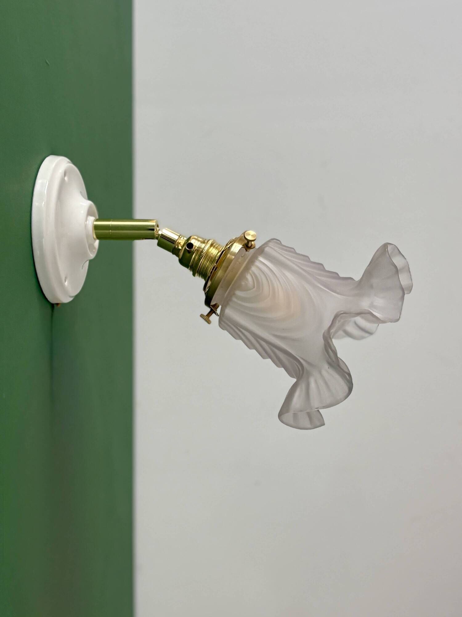 Vintage frosted glass tulip wall light (APJ1)