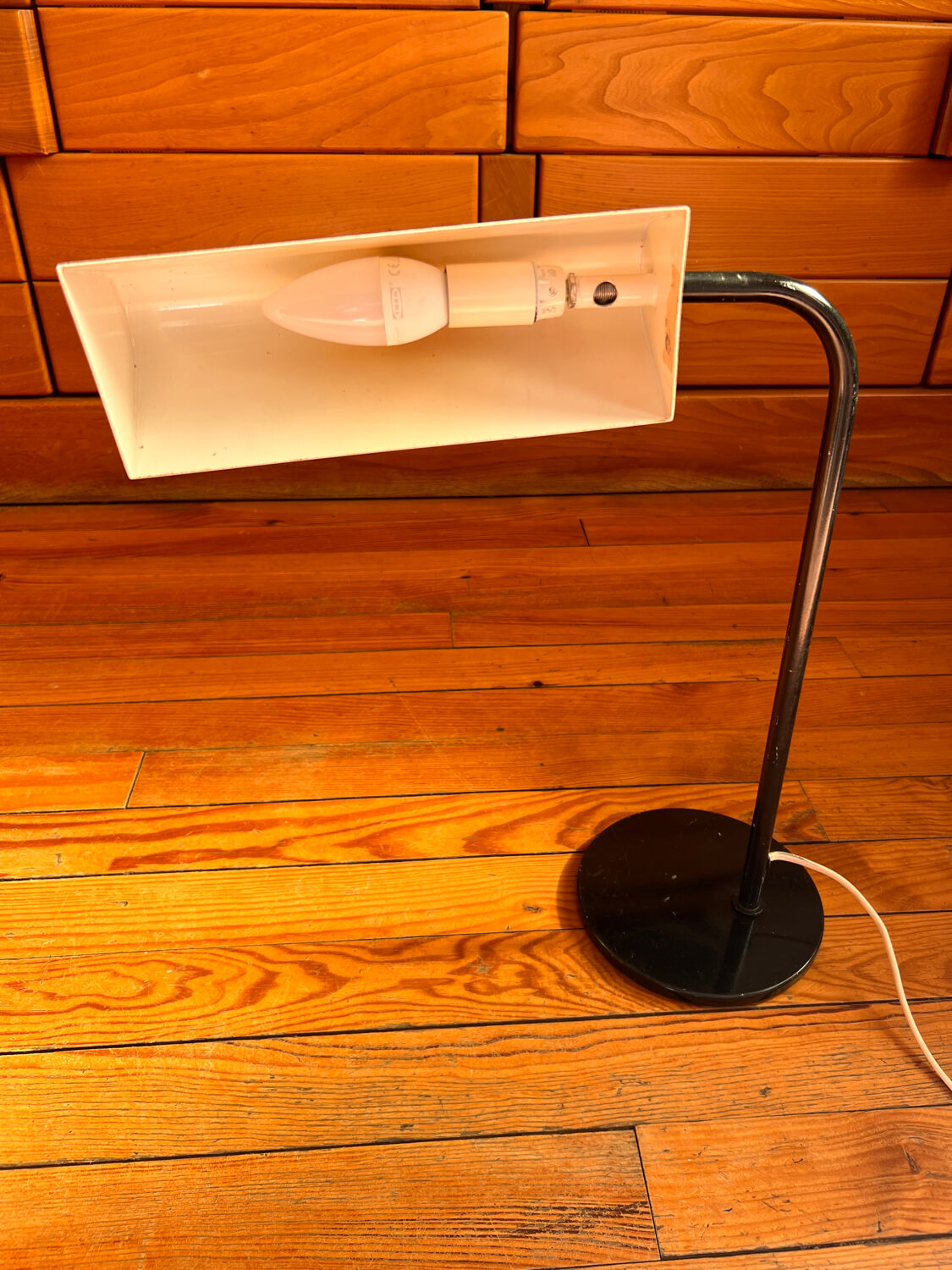 Amilux desk lamp