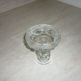 Bougeoir en verre pressé ciselé