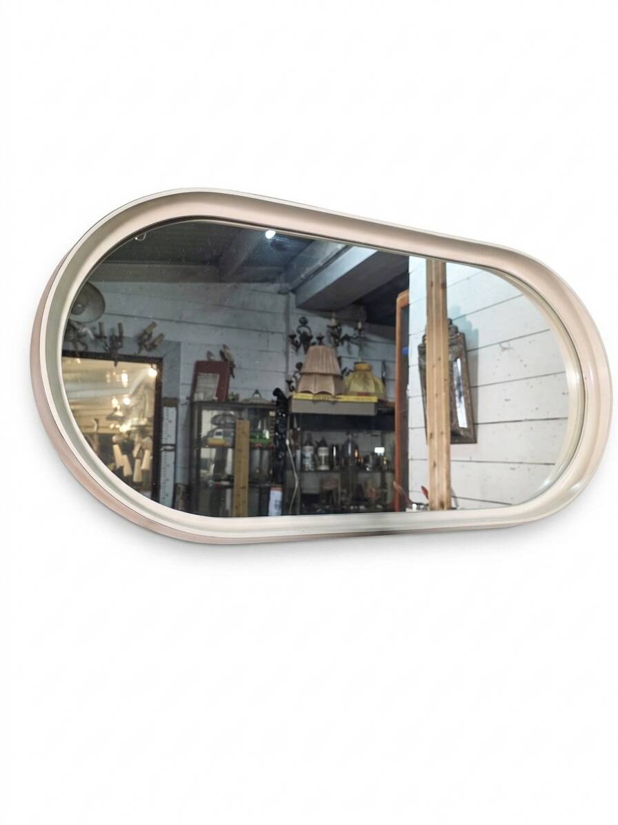Oval mirror in white lacquer from the 1970s.