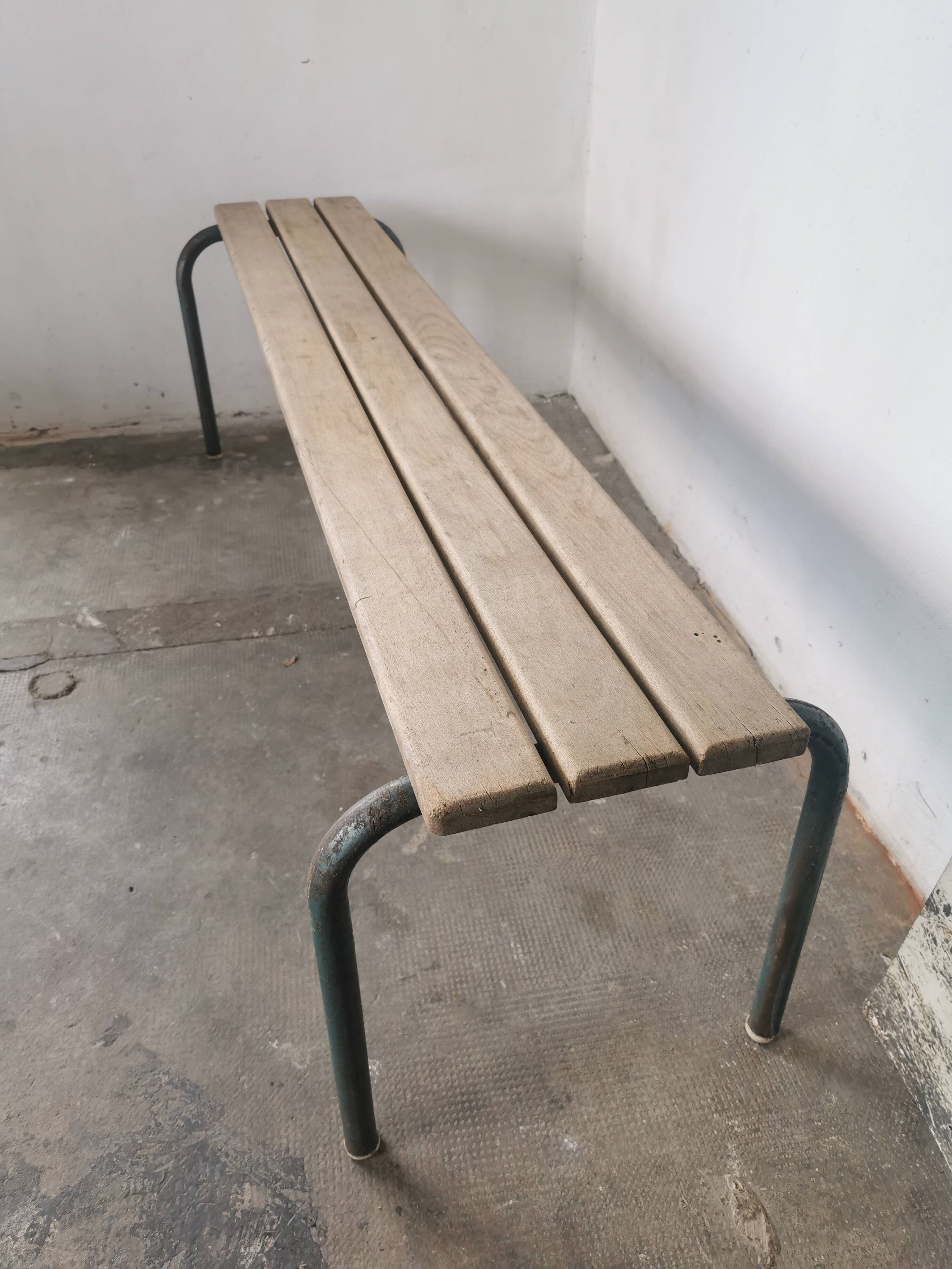 Banc d'écolier vintage 1960