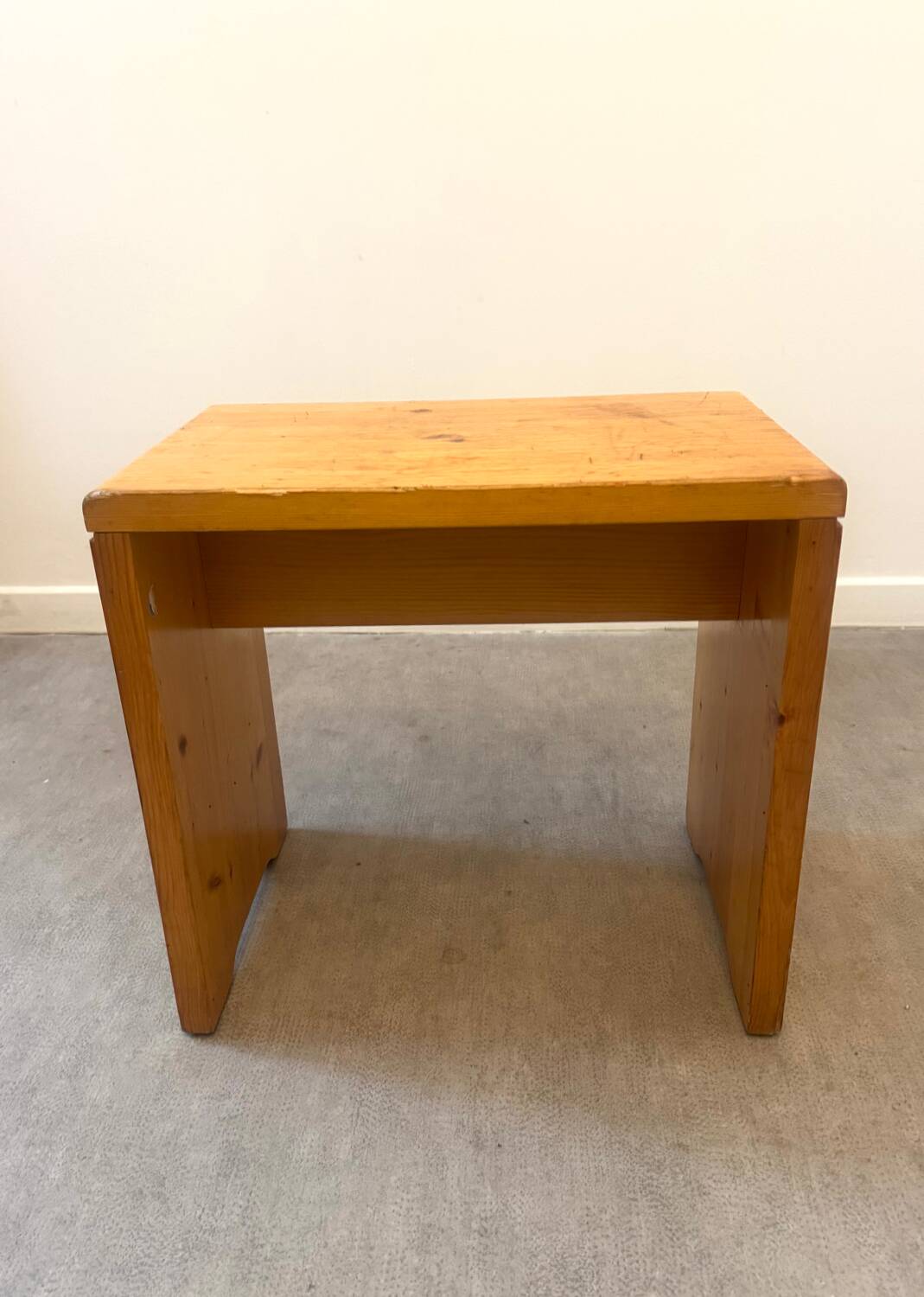 Pine stool - les Arcs - Charlotte Perriand