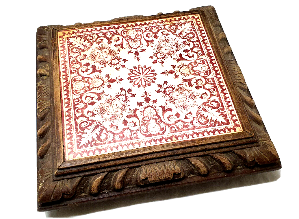 Rug contour wood faience decorated pattern red/bordeaux