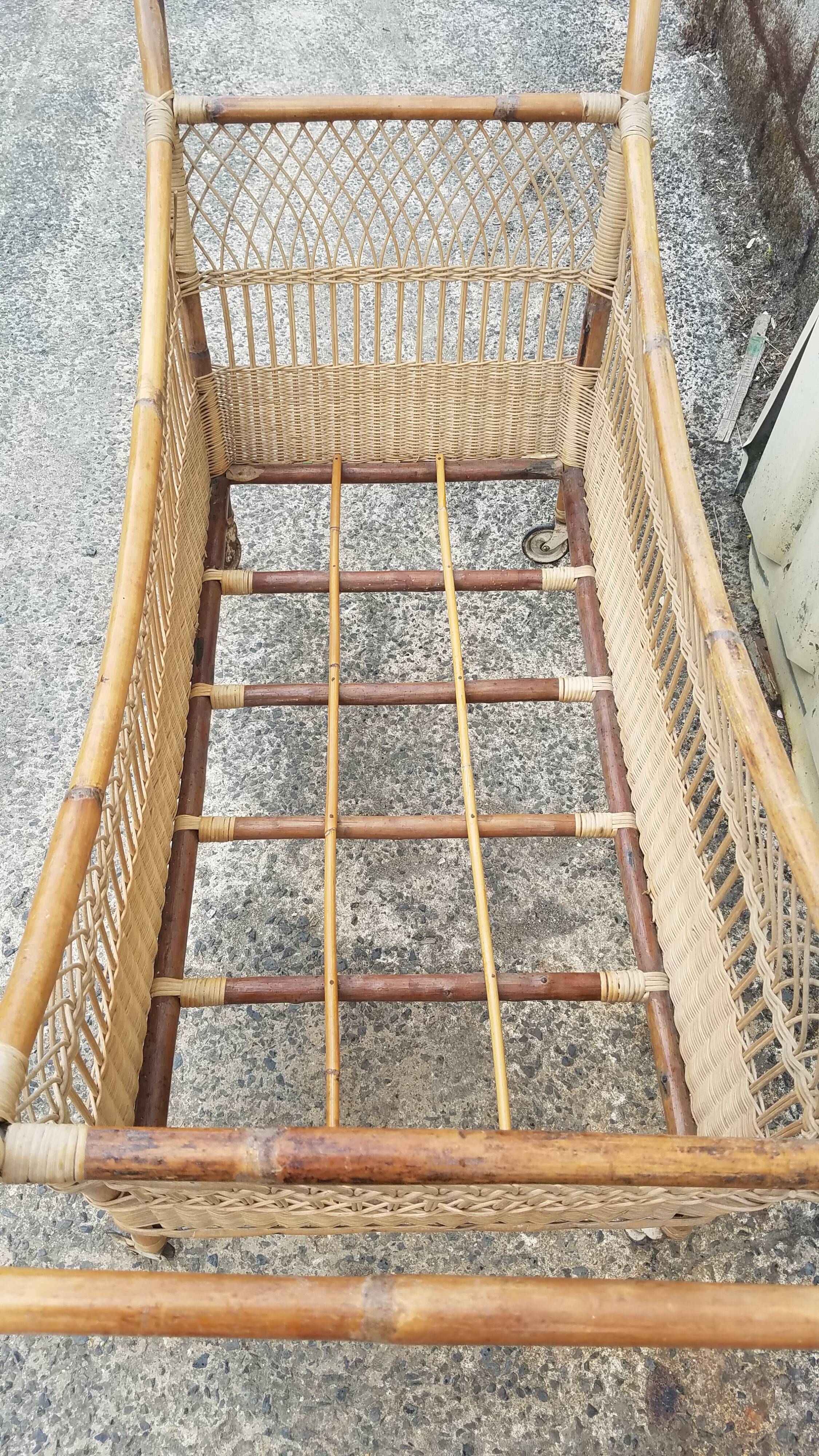 Baby wicker bed