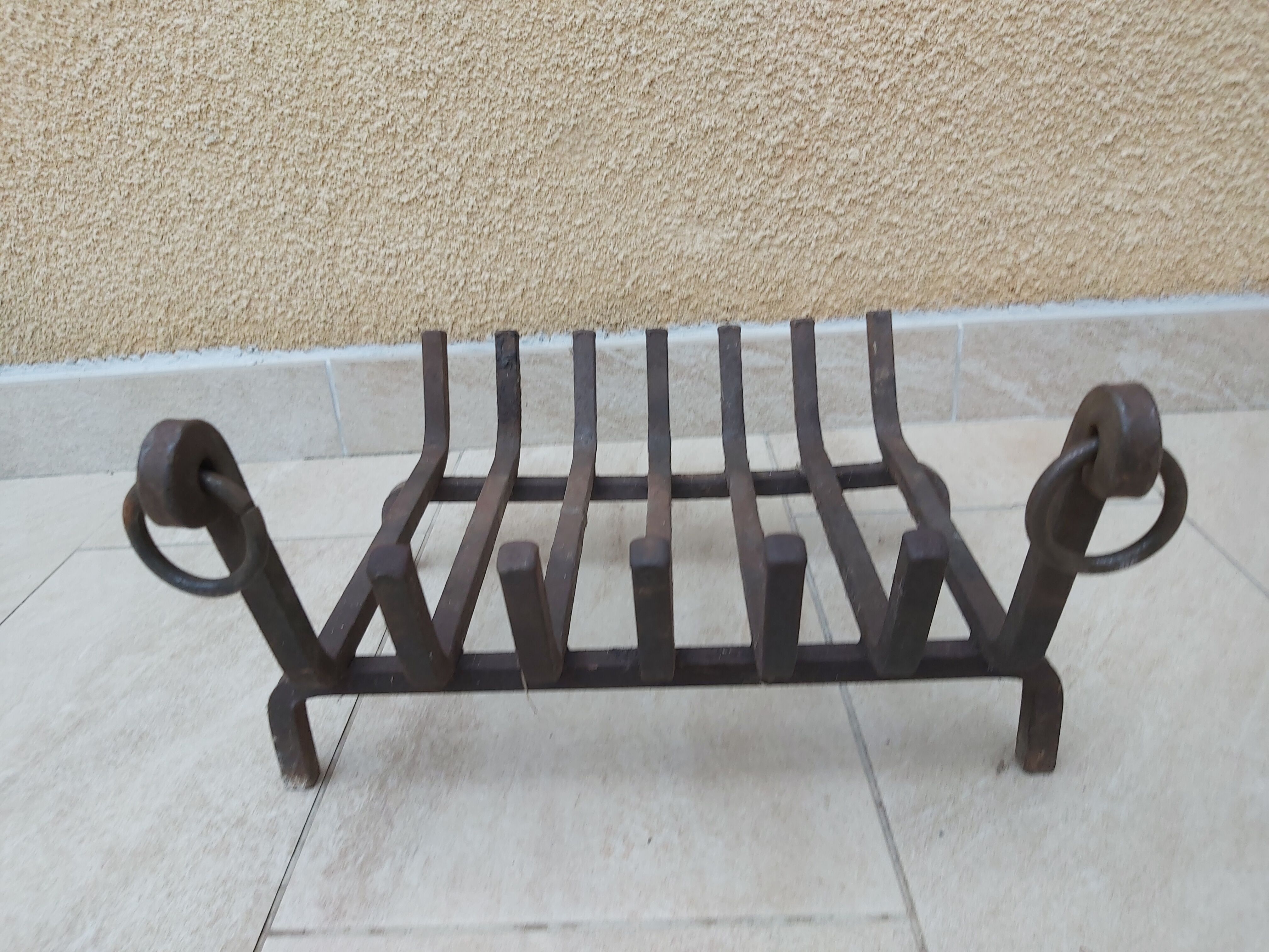 Cast iron log holder