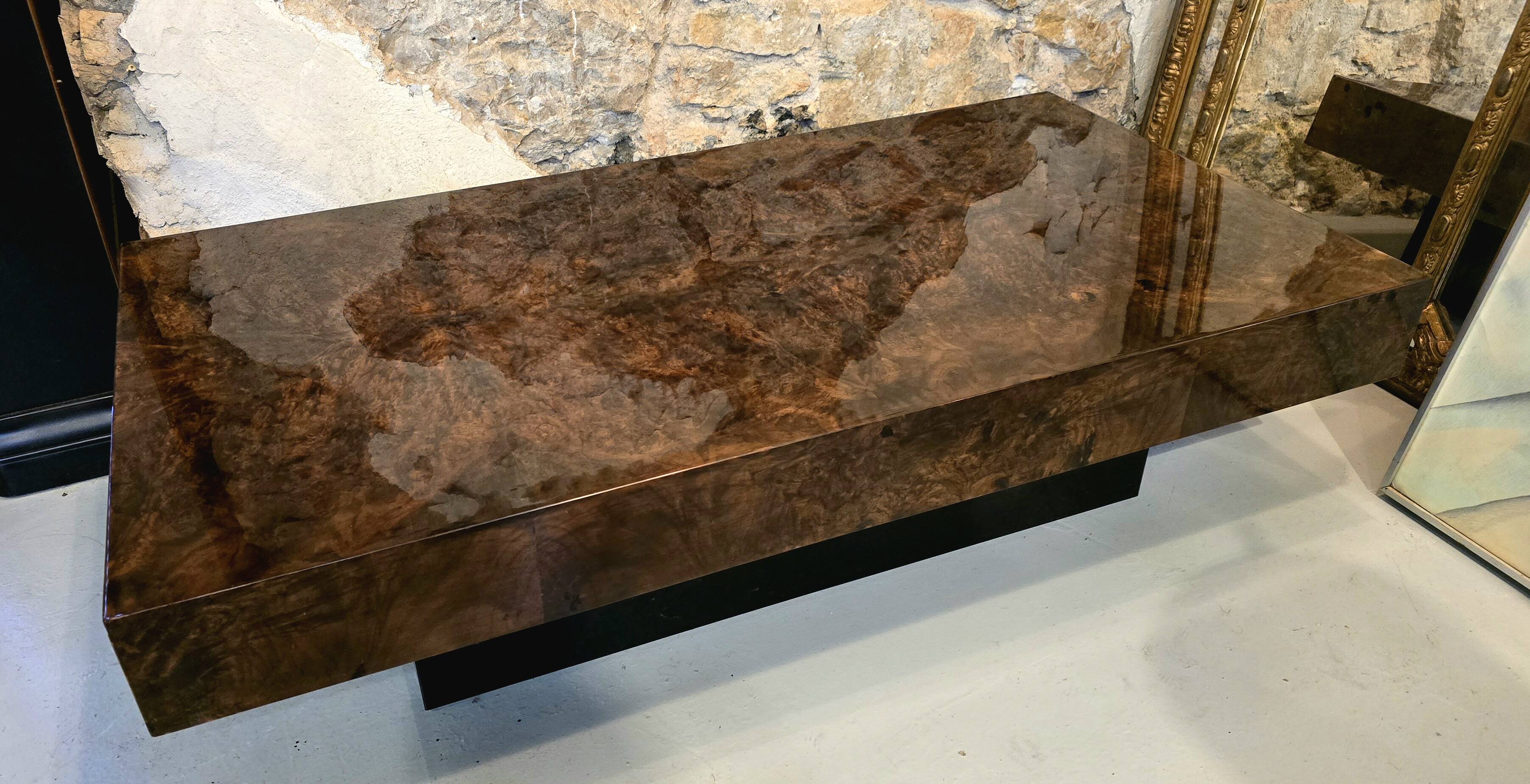 Coffee table in elm burl veneer attributed to Willy Rizzo - 1970