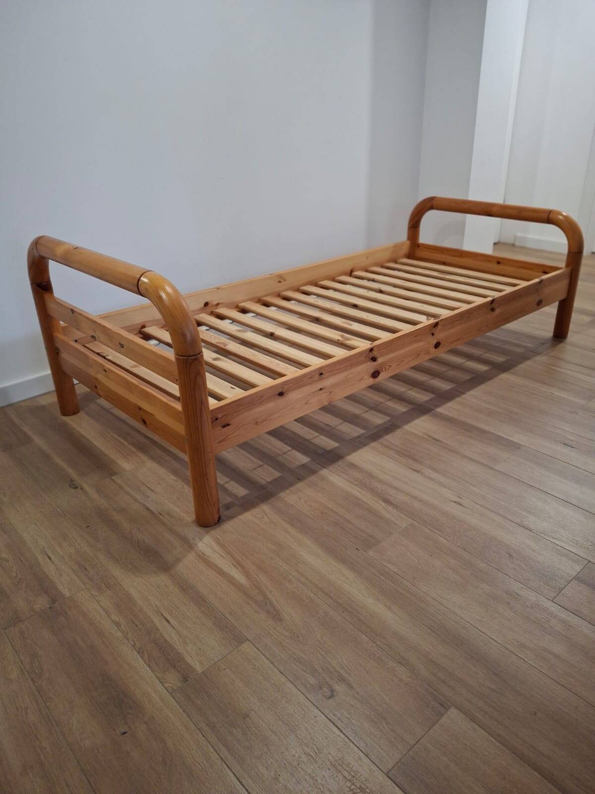 Single Pine Bed, Scandinavia