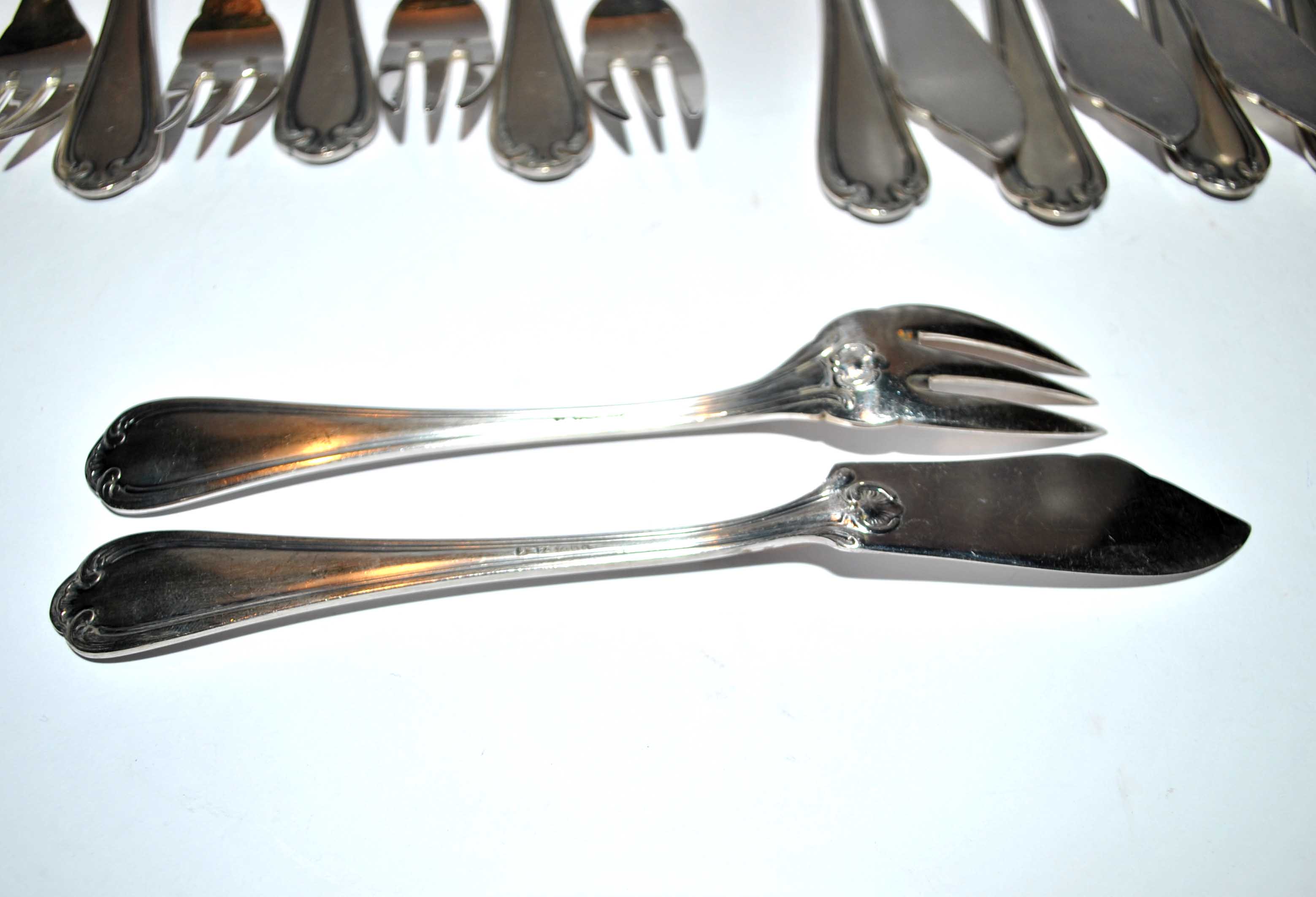 Set of 24 vintage fish cutlery in silver metal reneka