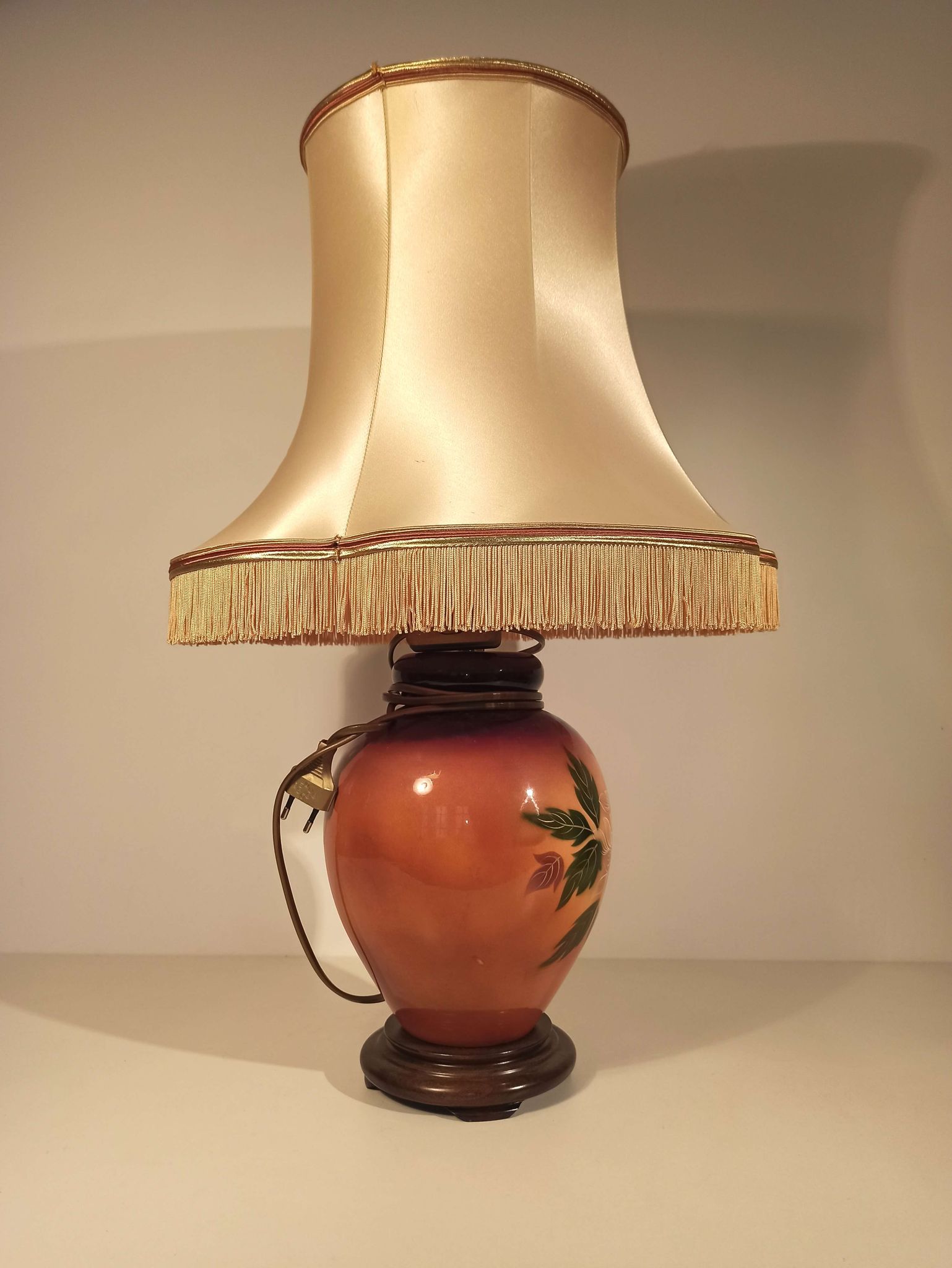 Large lamp to lay ceramic foot varnished orange and brown flowers