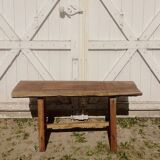 Firm-style coffee table