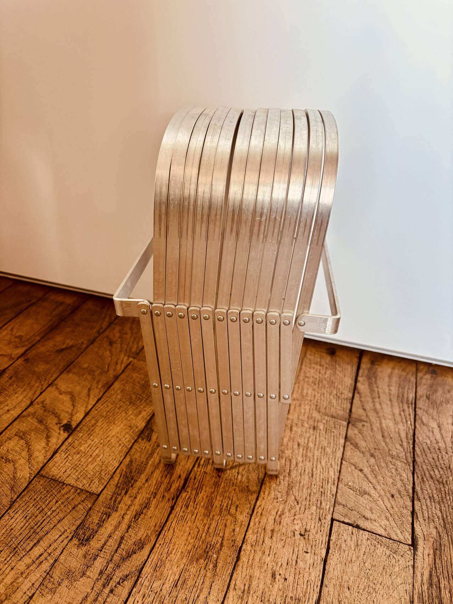Porte-revues, vinyles extensible Radius design Collater aluminium