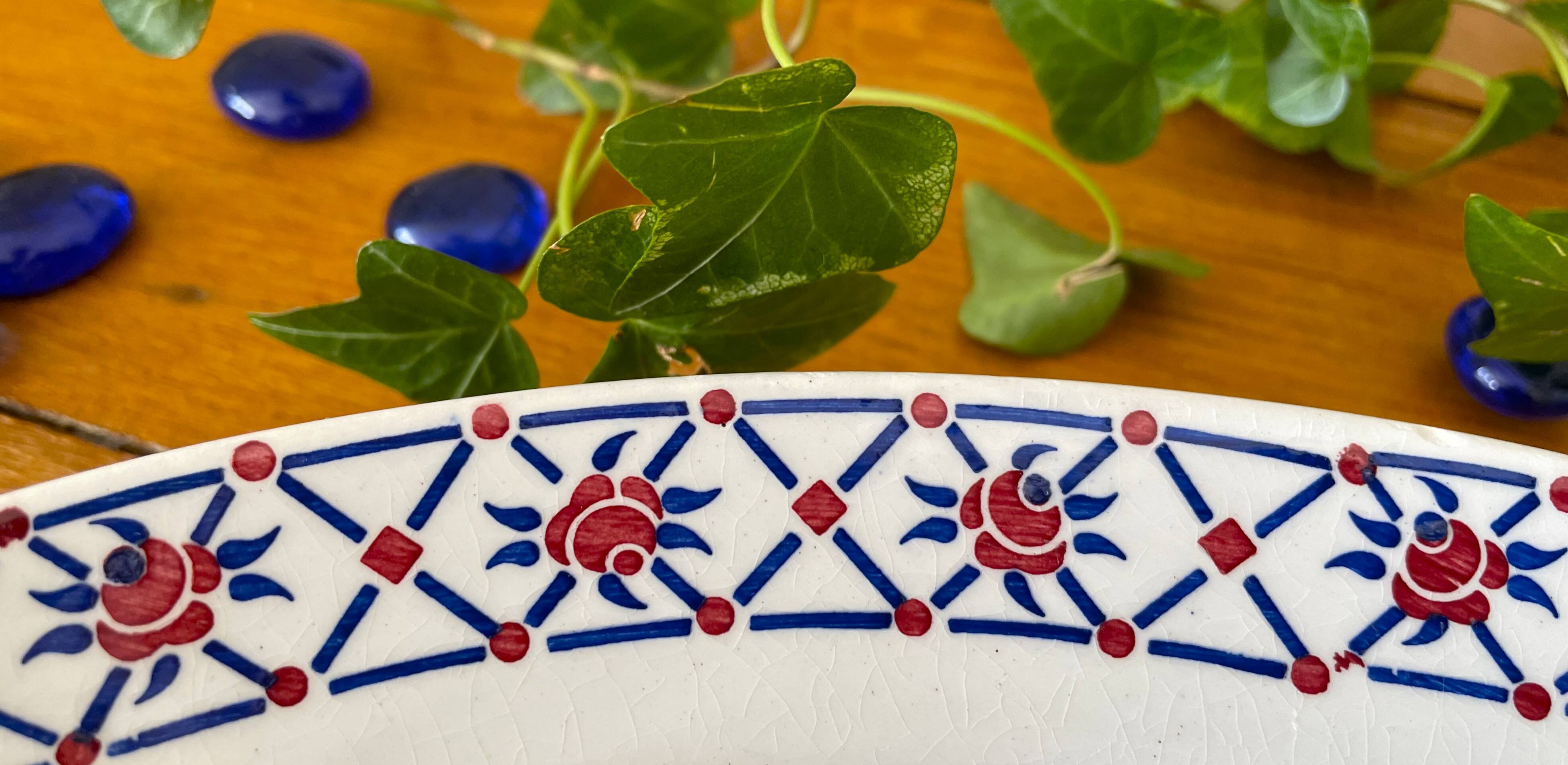 Antique serving dish in Saint-Amand earthenware (Nord)