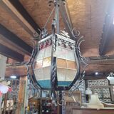Lanterne en fer forgé avec vitraux