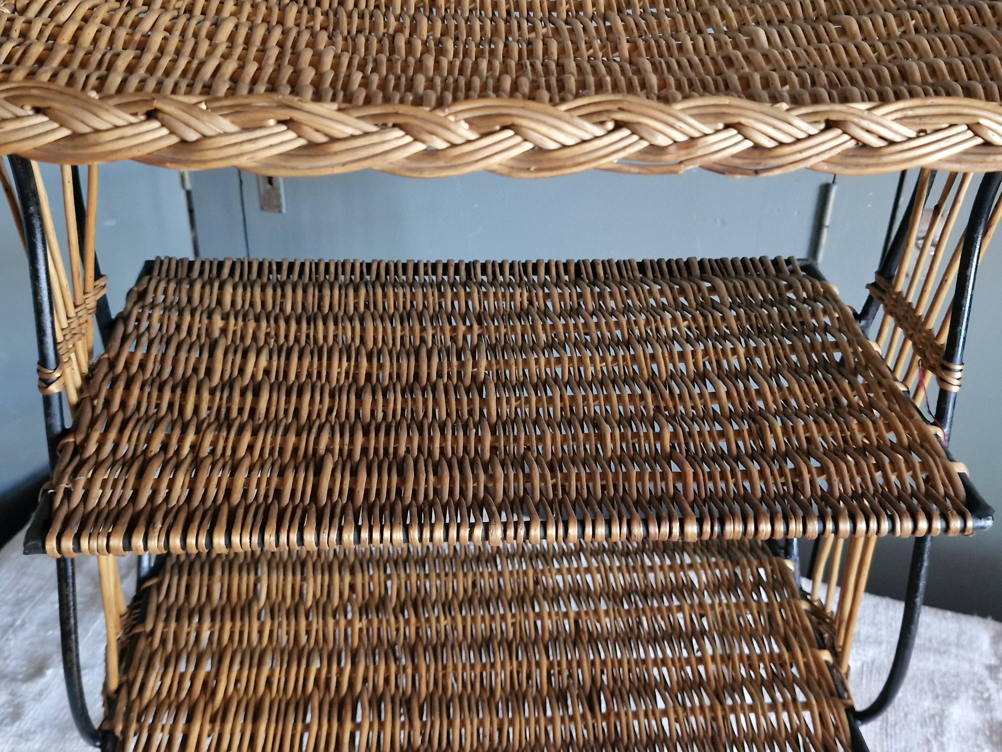 Small antique piece of furniture from the 1960s made of rattan and wrought iron in the shape of a lyre.