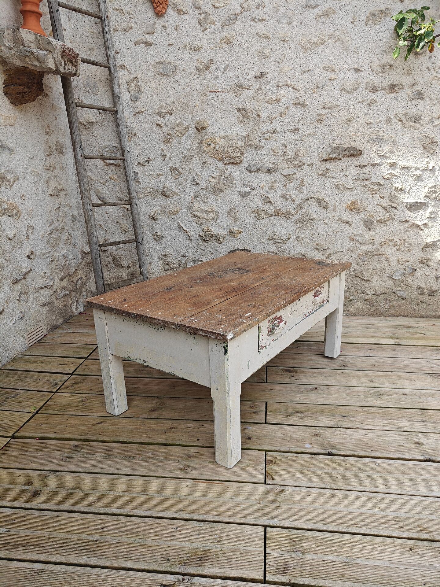 Distressed drawer coffee table, country farmhouse.
