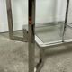 Table basse / bout de canapé chromé et verre