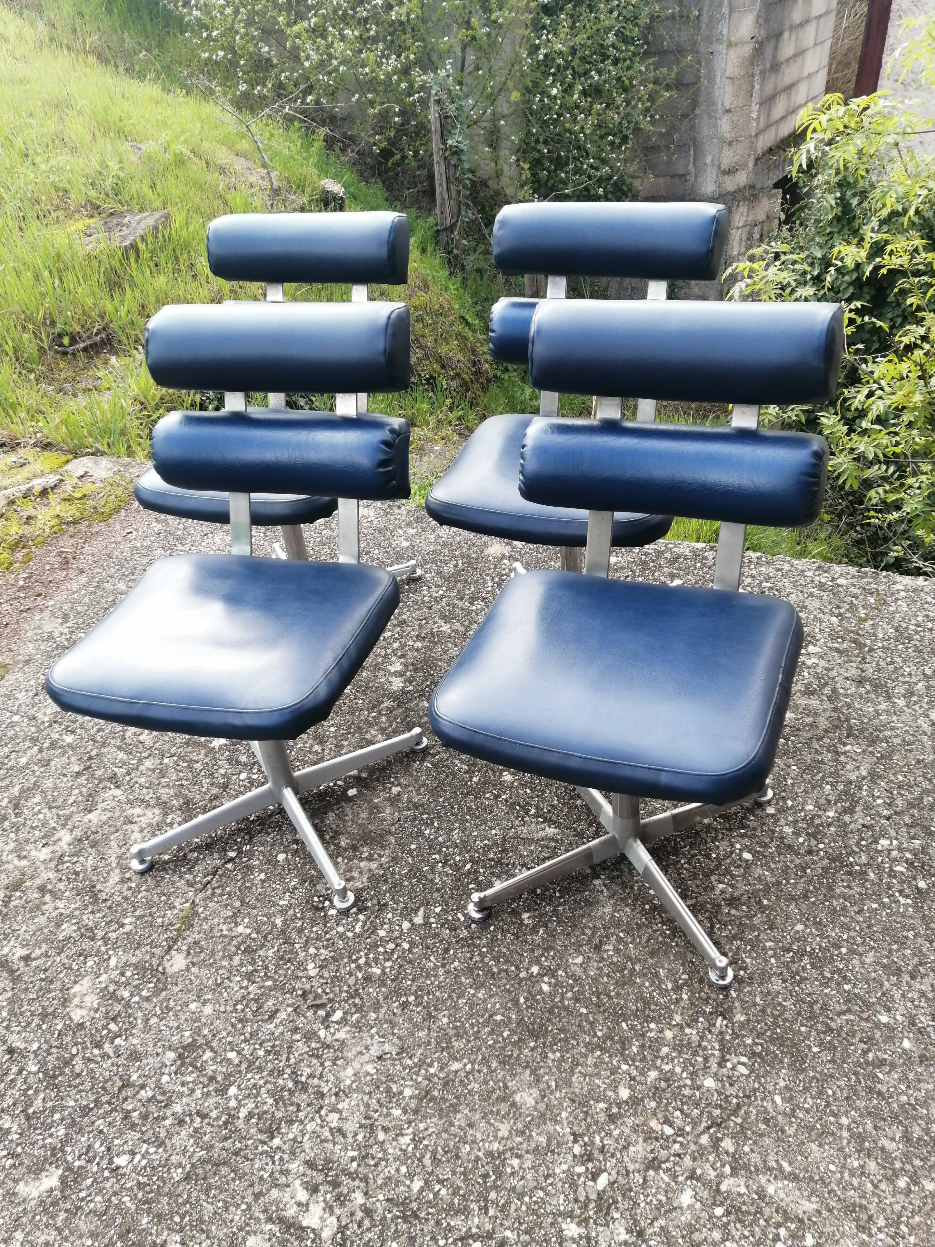 Set of 4 1970s hairdresser chairs in Space Age style.