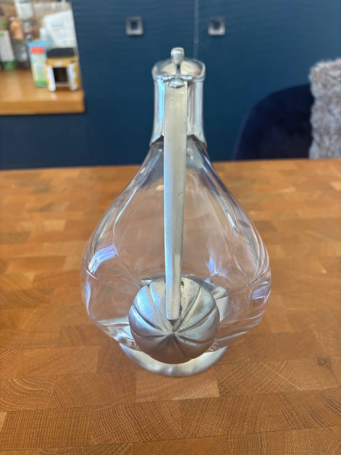 Pewter wine carafe "The Spirit and the Wine" – Exceptional piece – 1.3