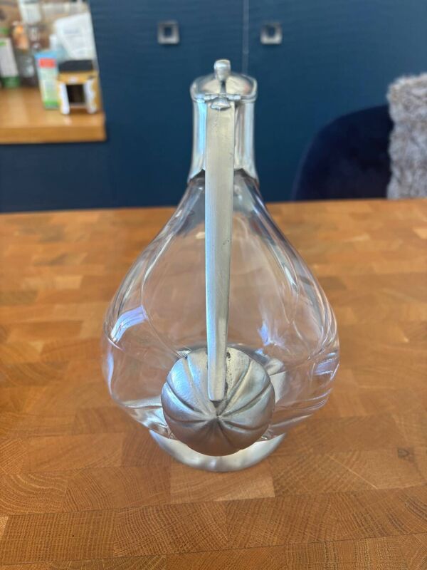 Carafe à vin en étain « L’Esprit et le Vin »