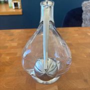 Carafe à vin en étain « L’Esprit et le Vin »