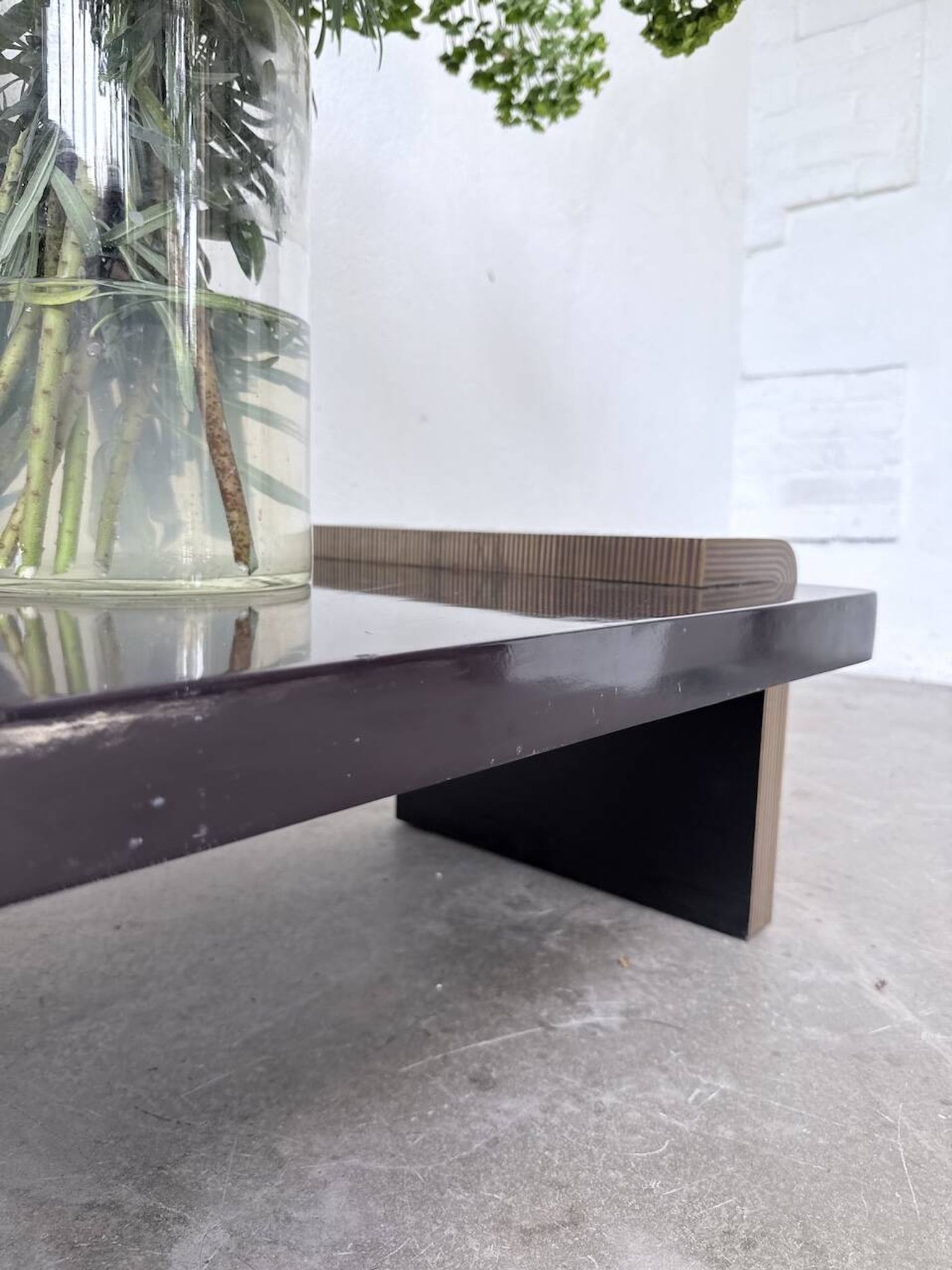Art Deco coffee table in lacquer and brass