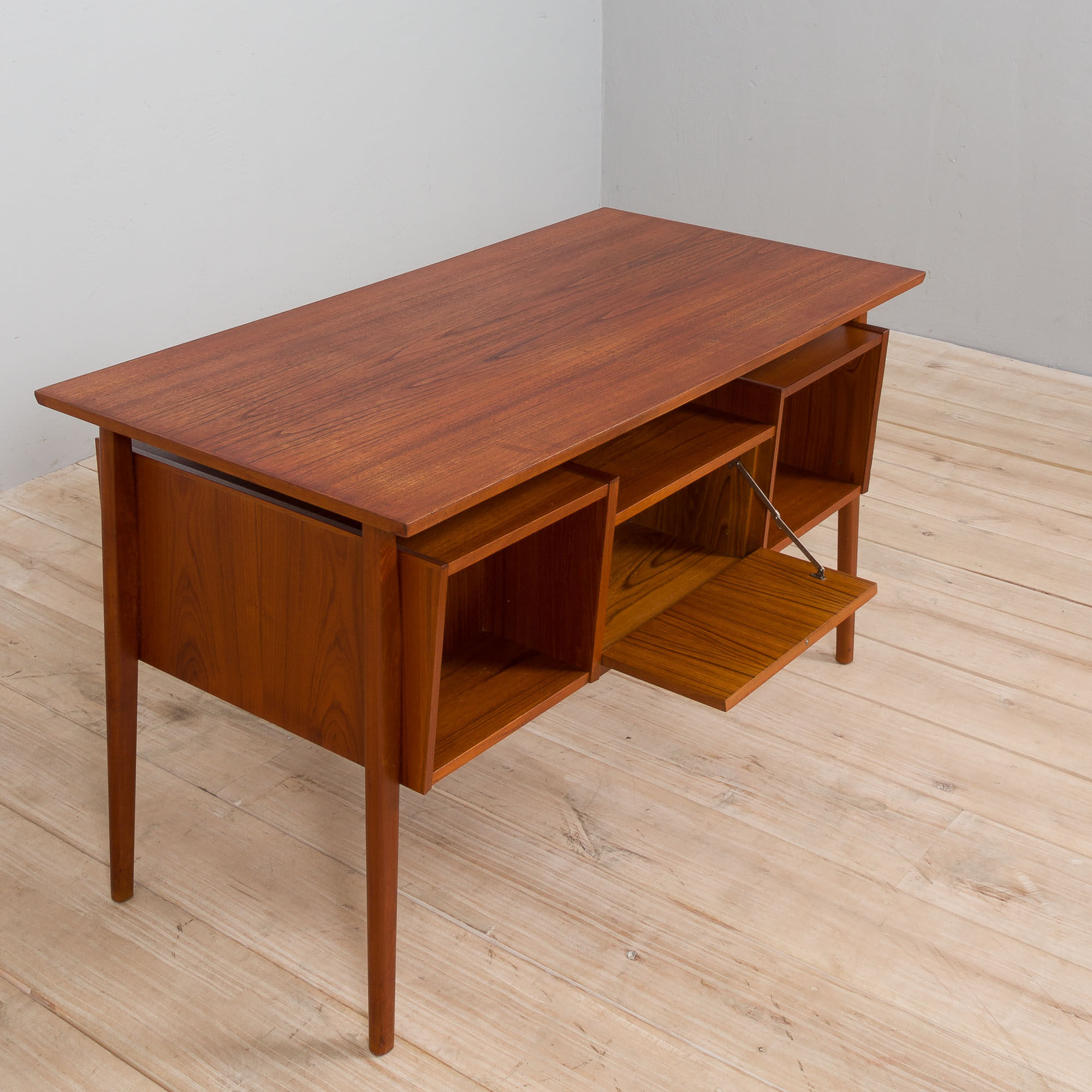Danish mid century modern teak desk in teak with 4 drawers, 1960s
