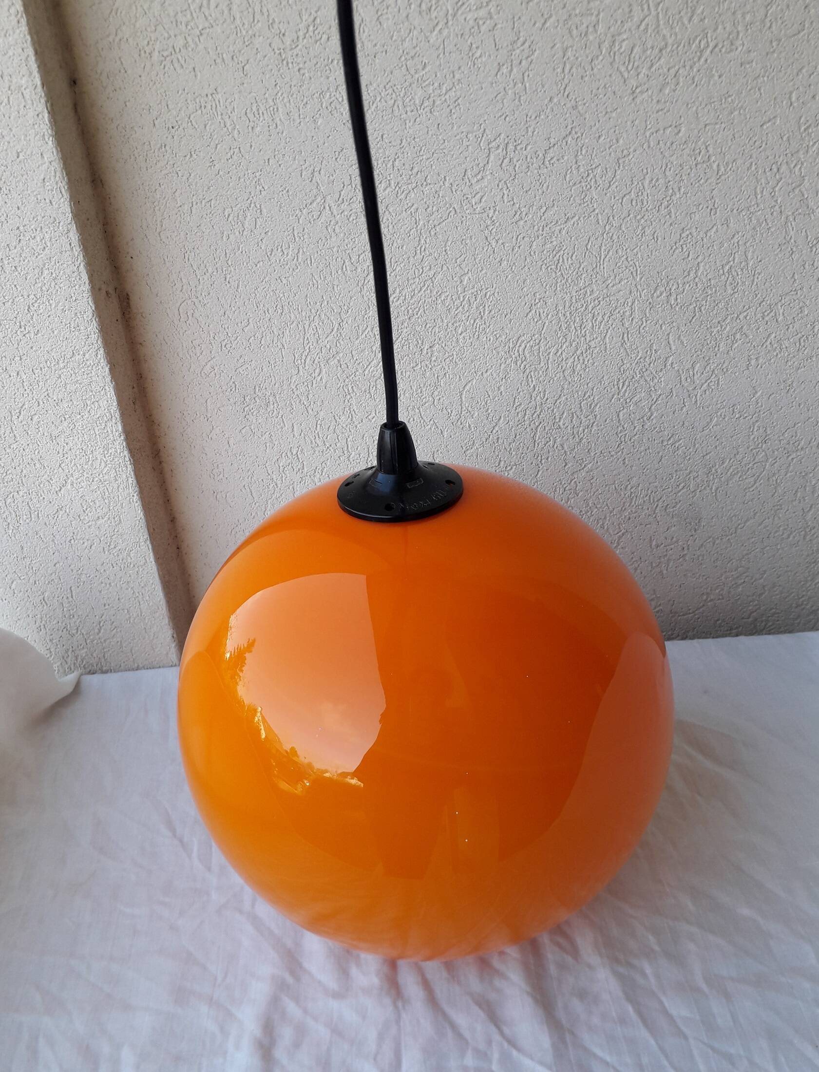 Suspension in orange opaline